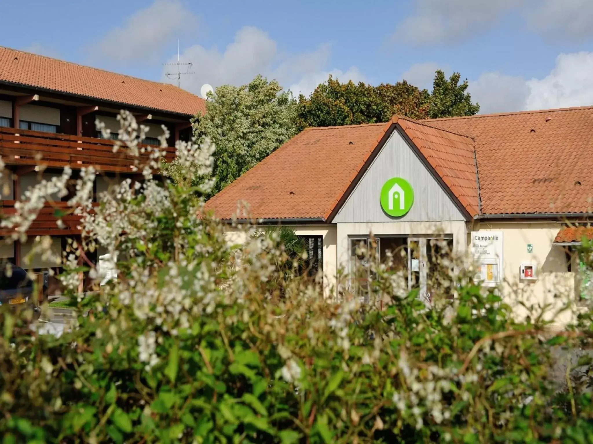 Facade/entrance, Property Building in Campanile La Rochelle Nord - Puilboreau Chagnolet