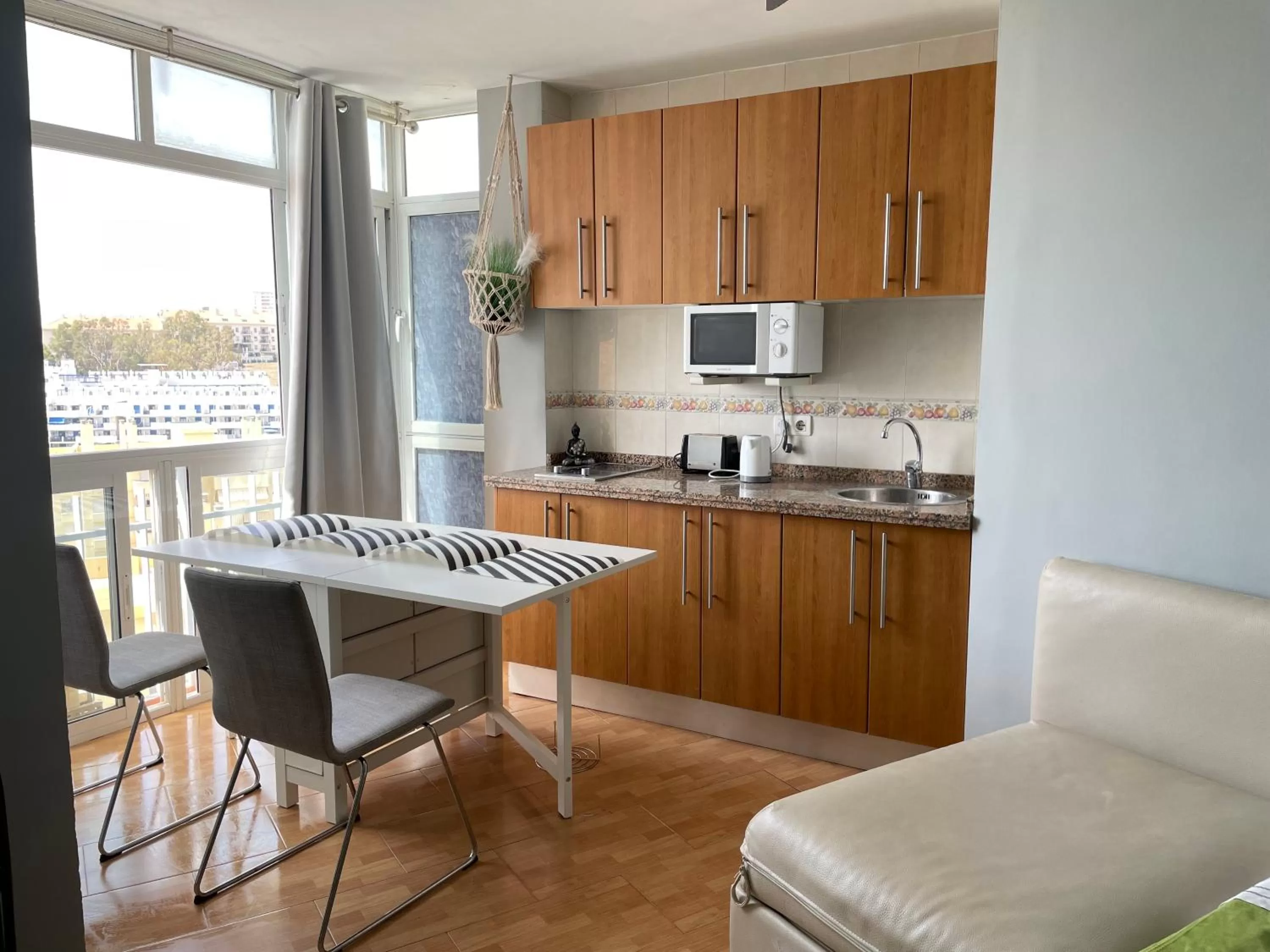 Kitchen/Kitchenette in Benalmadena ,apartamento-Estudio primera Línea de Playa