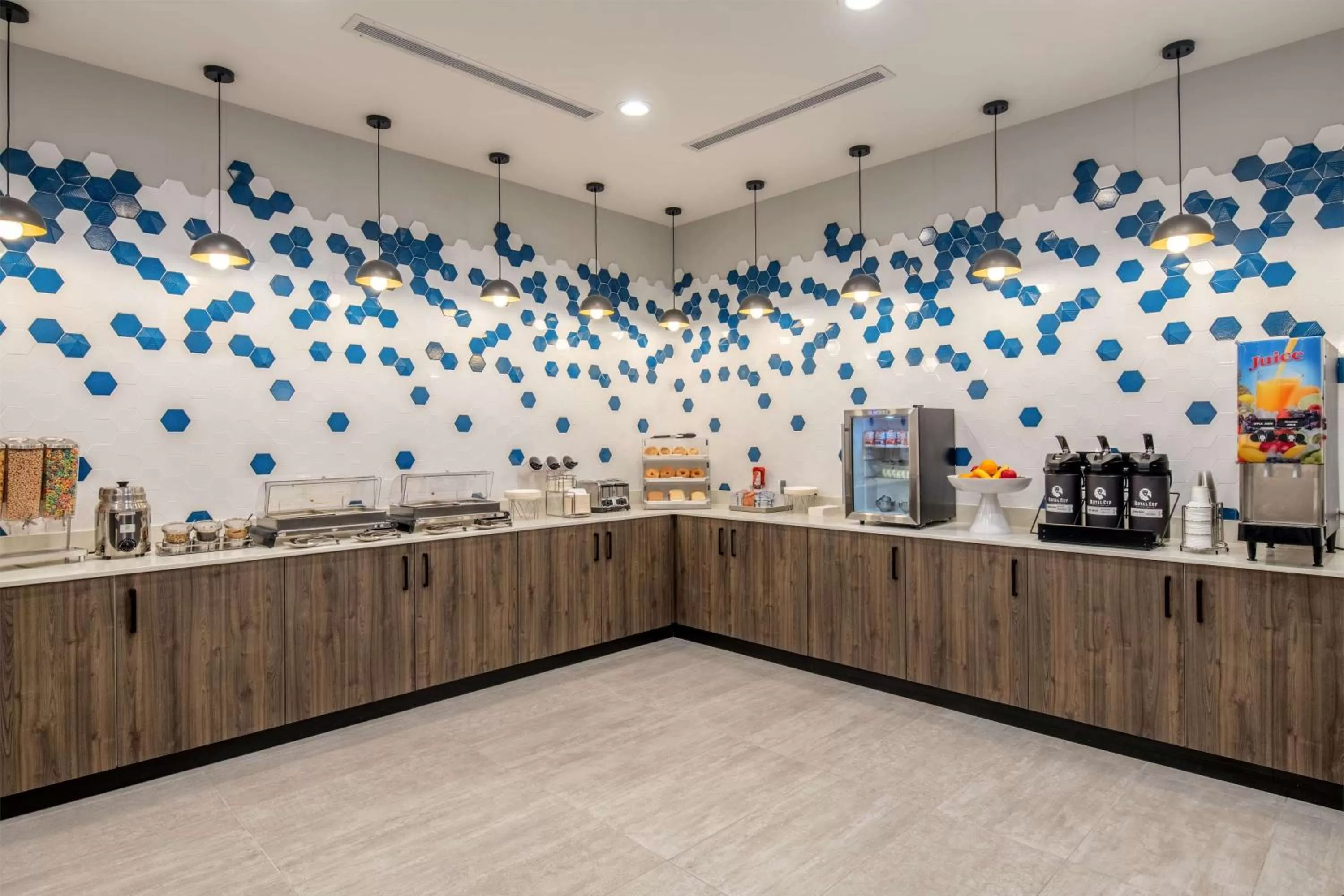 Restaurant/places to eat in La Quinta Inn & Suites by Wyndham Spokane Downtown