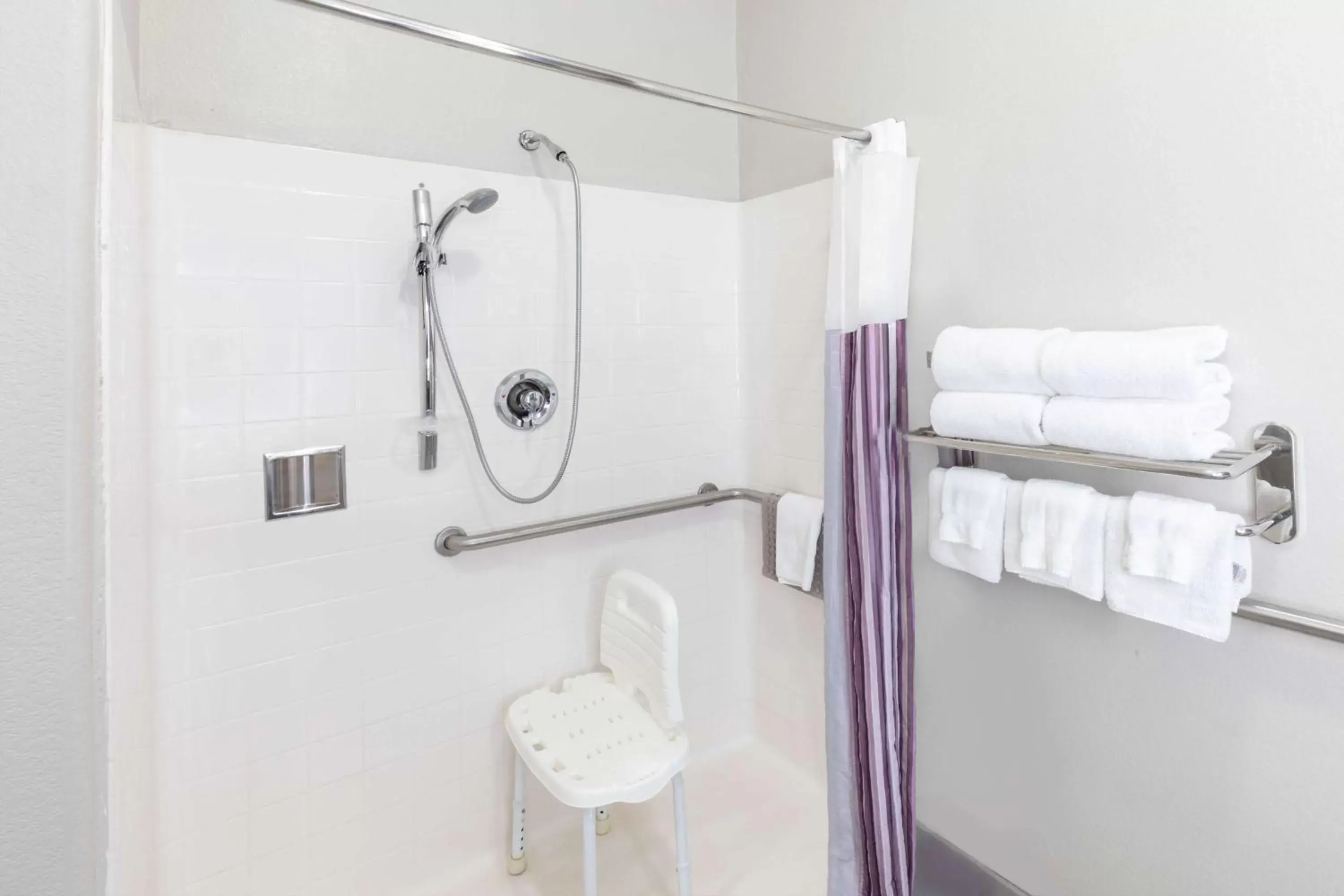 Shower, Bathroom in La Quinta by Wyndham Port Lavaca