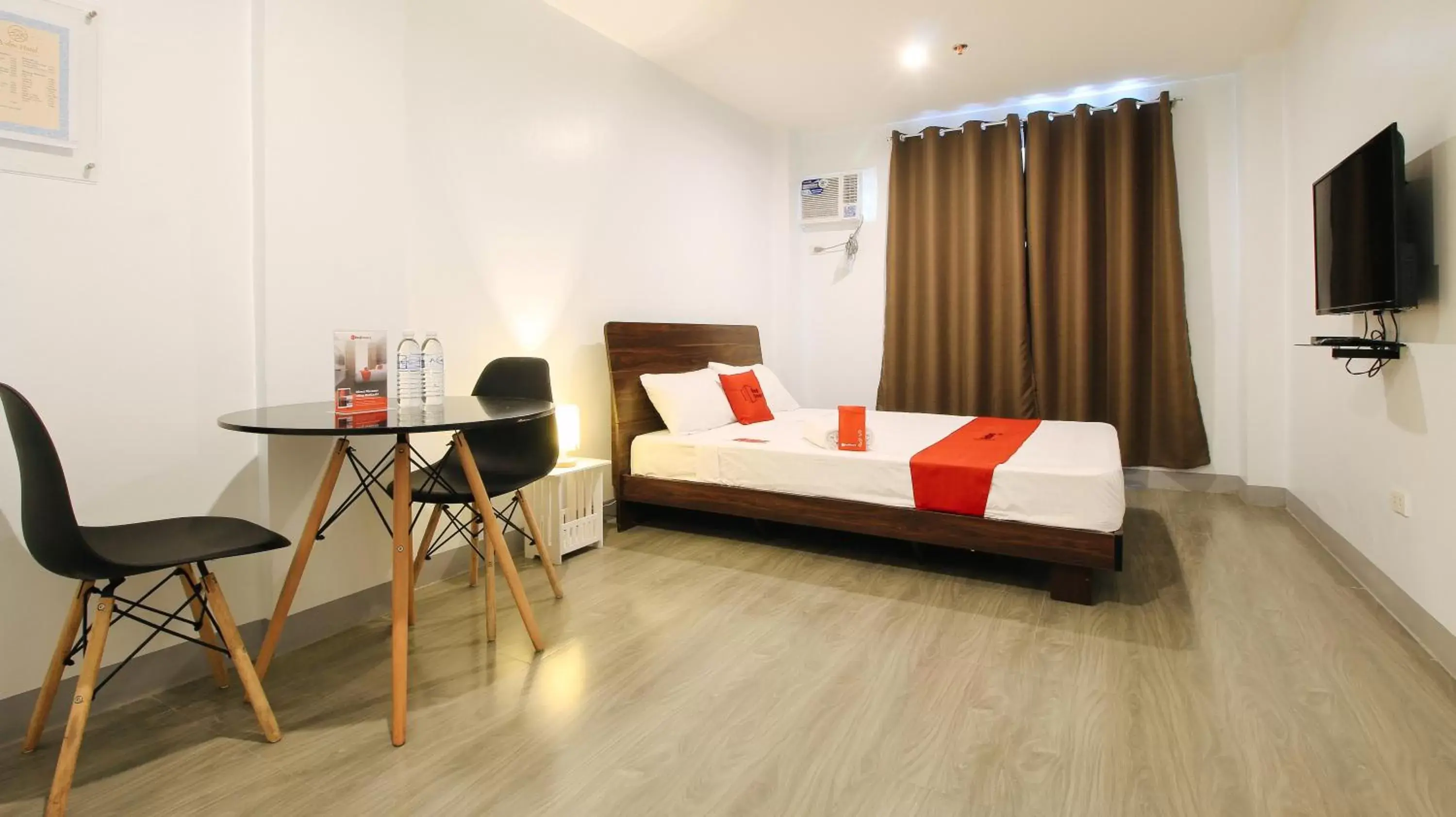 Bedroom in RedDoorz near Zobel Roxas St