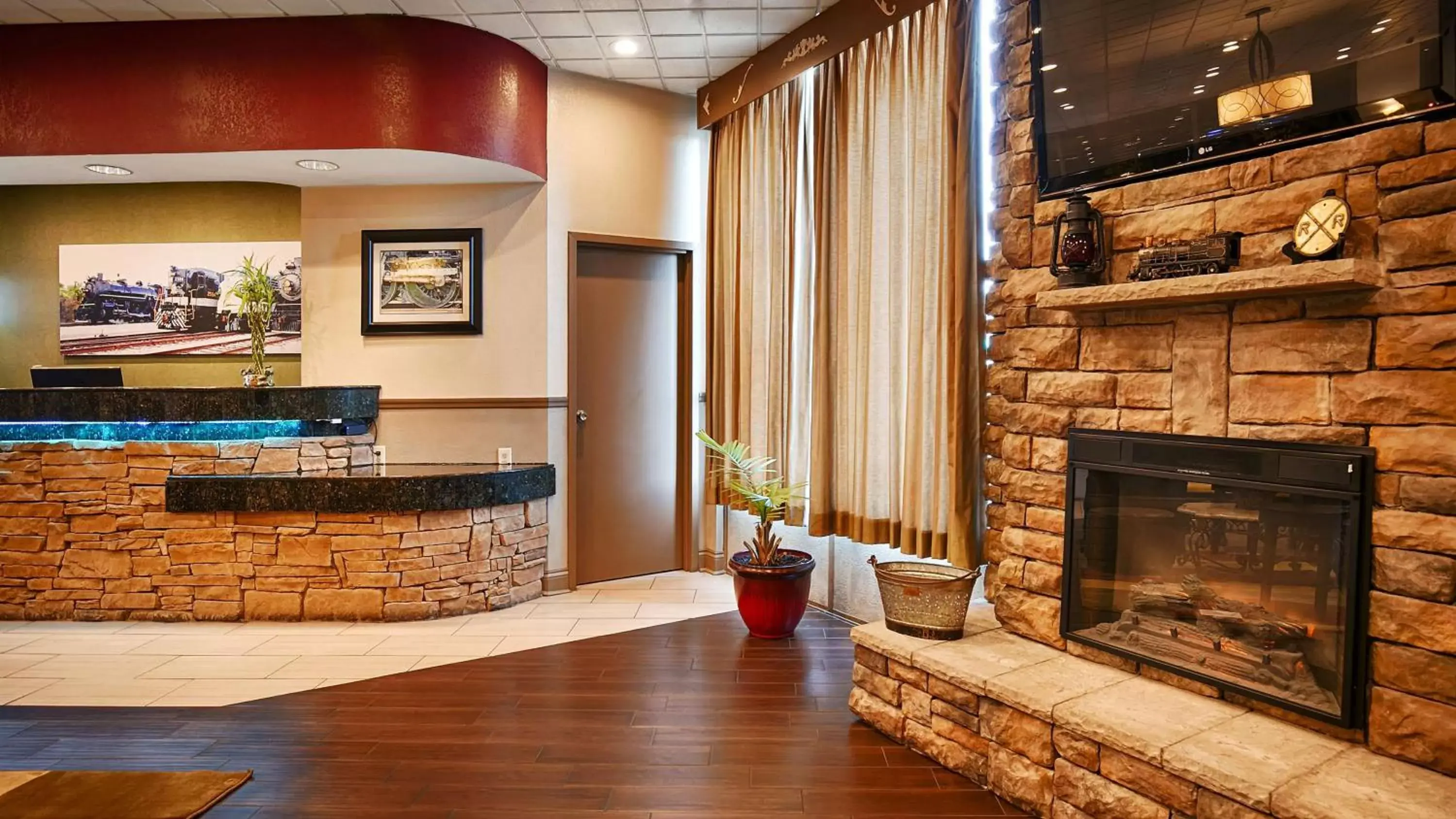 Lobby or reception, TV/Entertainment Center in Best Western Heritage Inn - Chattanooga