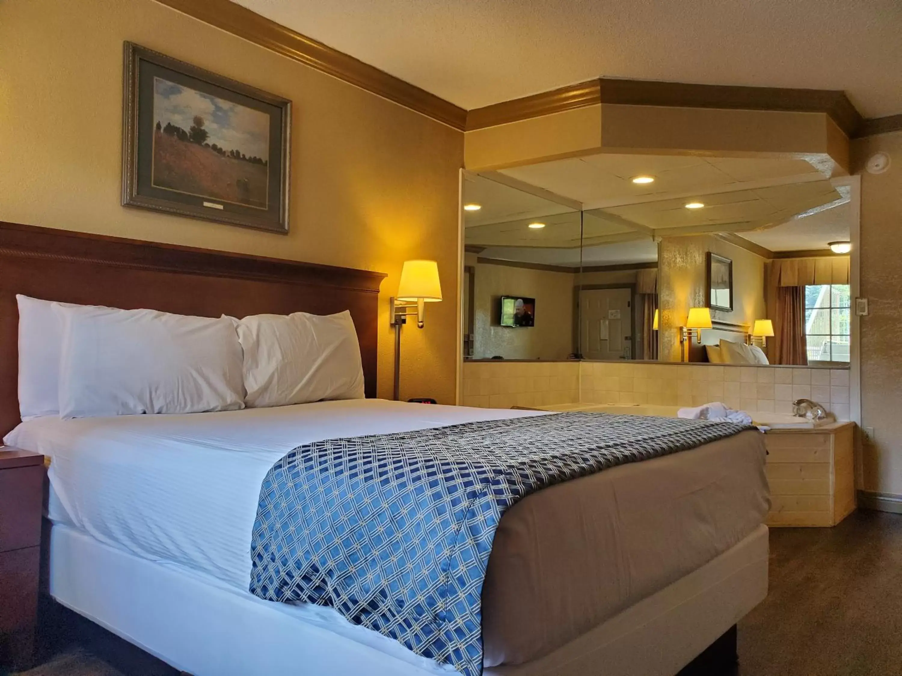 Queen Suite in Colonial House Motel Queen Suite in Colonial House Motel