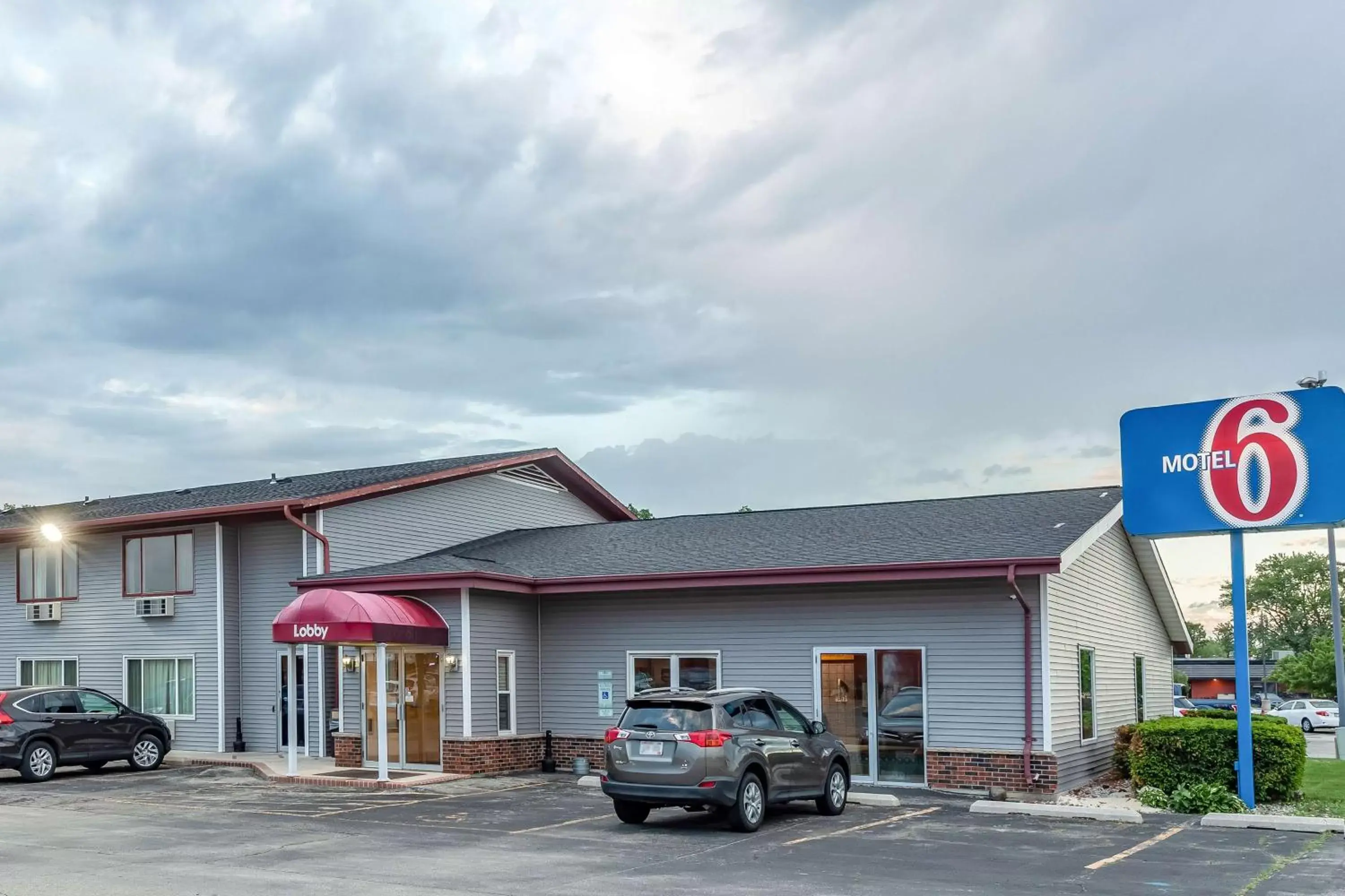 Property Building in Motel 6-Fond Du Lac, WI