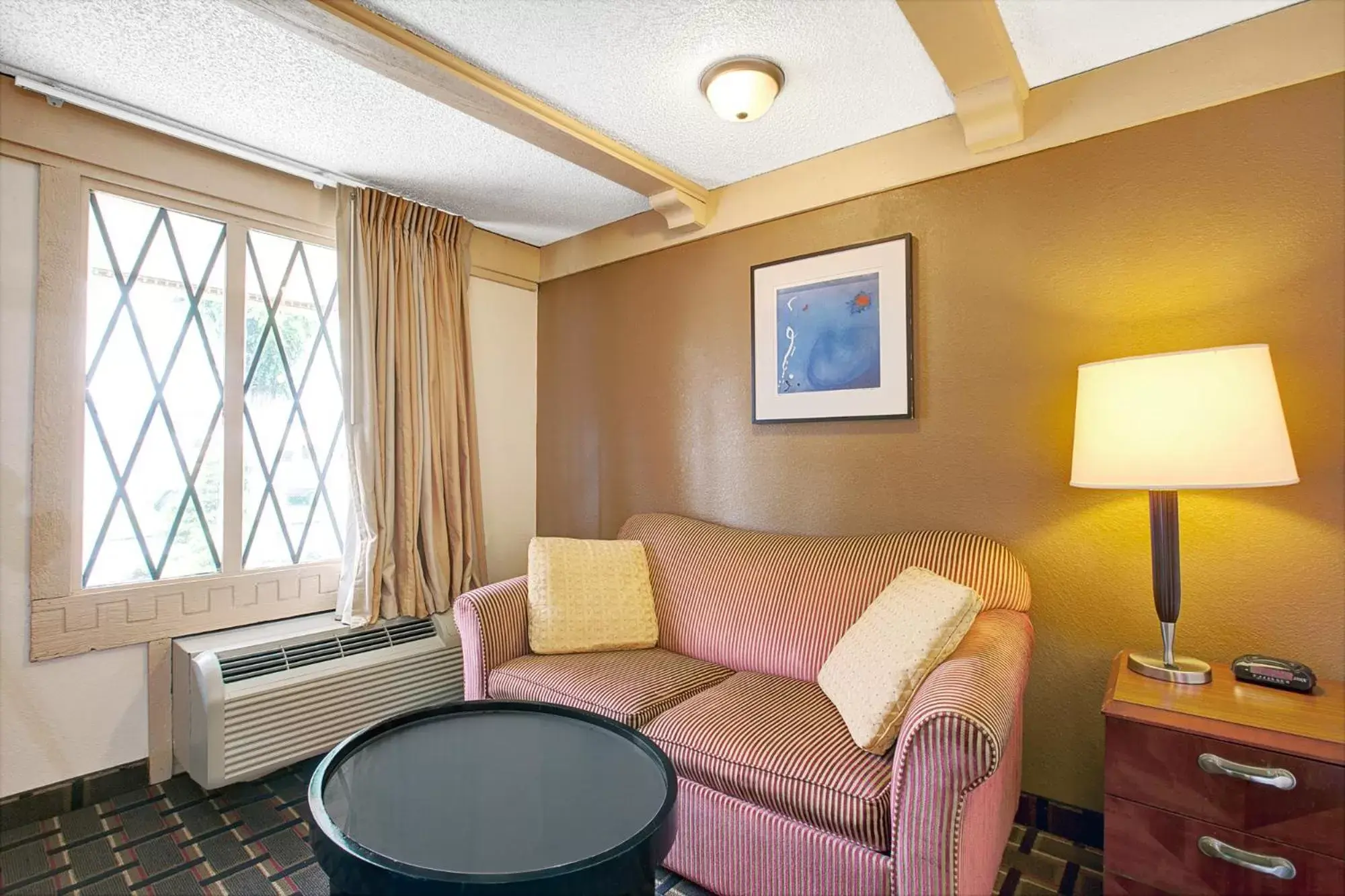 Living room in Knights Inn Greensburg Living room in Knights Inn Greensburg