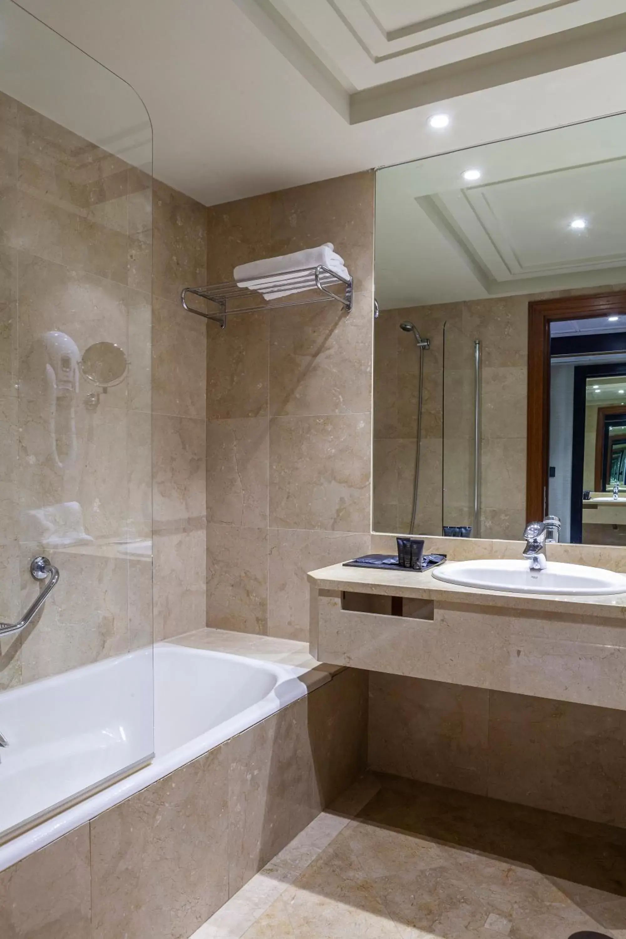 Bathroom in Hotel Bahía