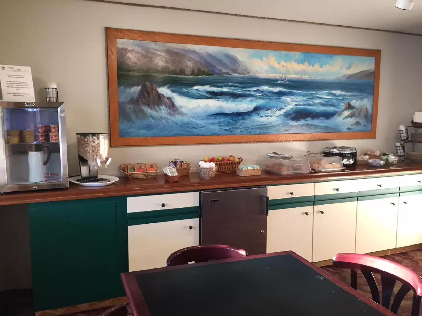 Breakfast in Captain's Choice Motel