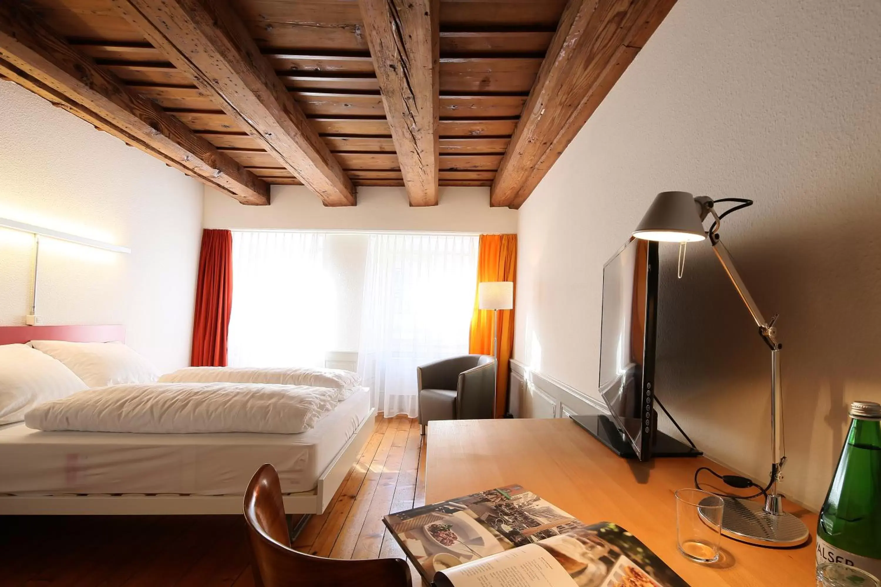 Photo of the whole room, TV/Entertainment Center in Hotel Roter Ochsen