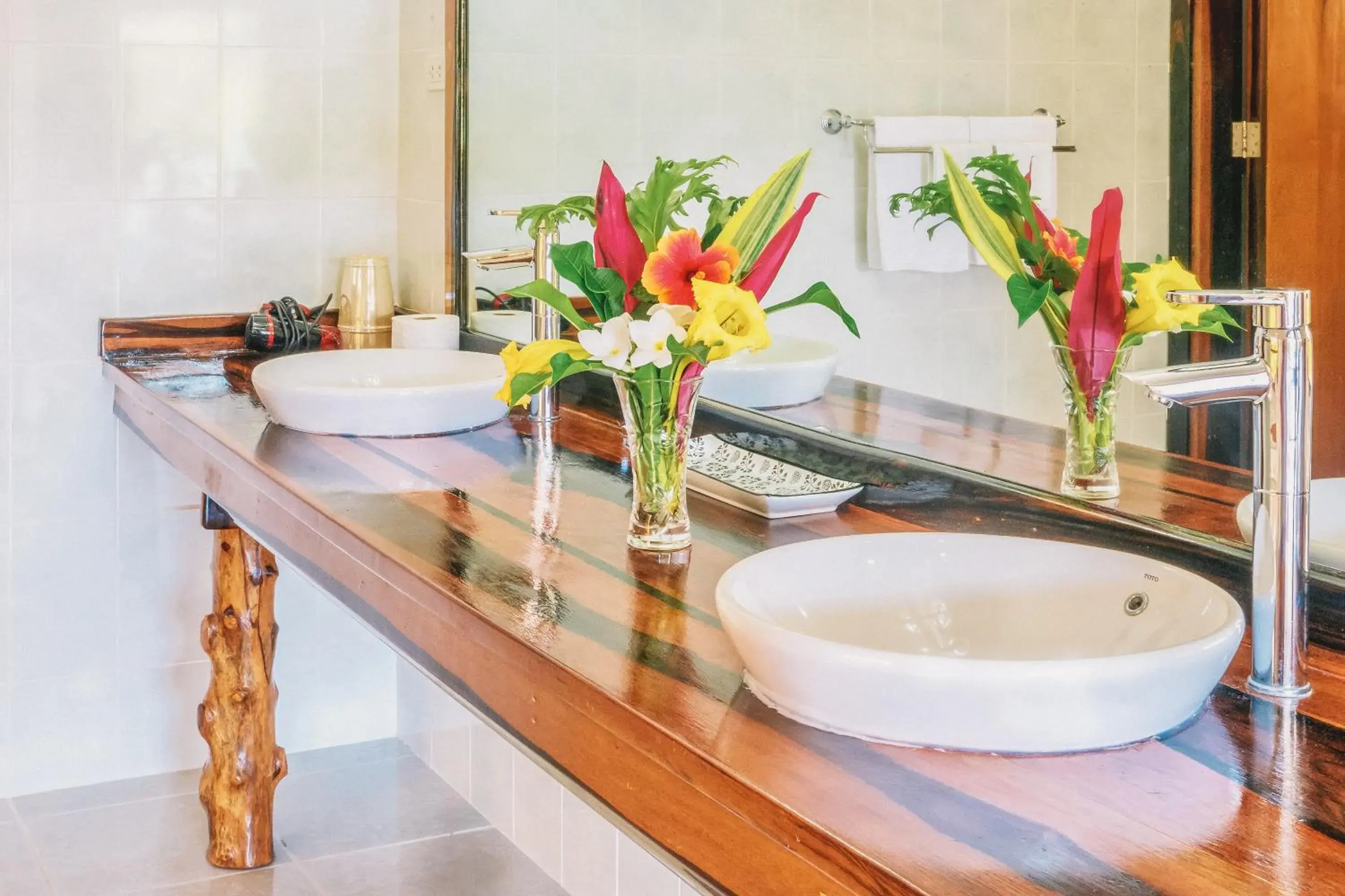 Bathroom in Edgewater Dive & Spa Resort Bathroom in Edgewater Dive & Spa Resort