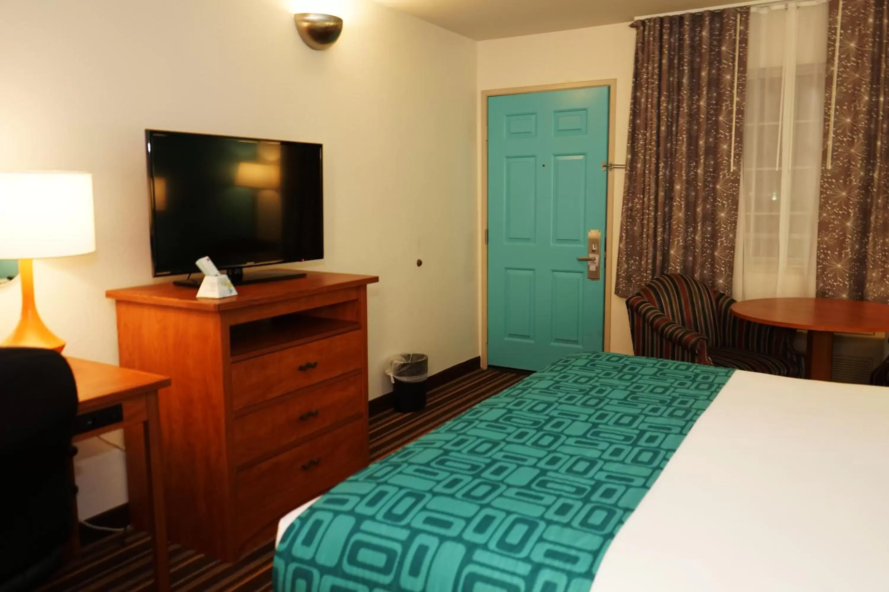 Bed in Howard Johnson by Wyndham Salinas Bed in Howard Johnson by Wyndham Salinas