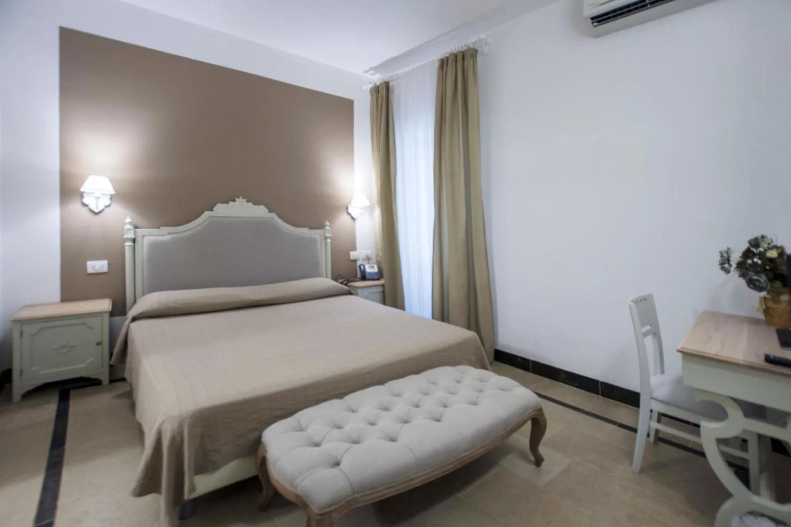 Photo of the whole room, Bed in Hotel Gargallo