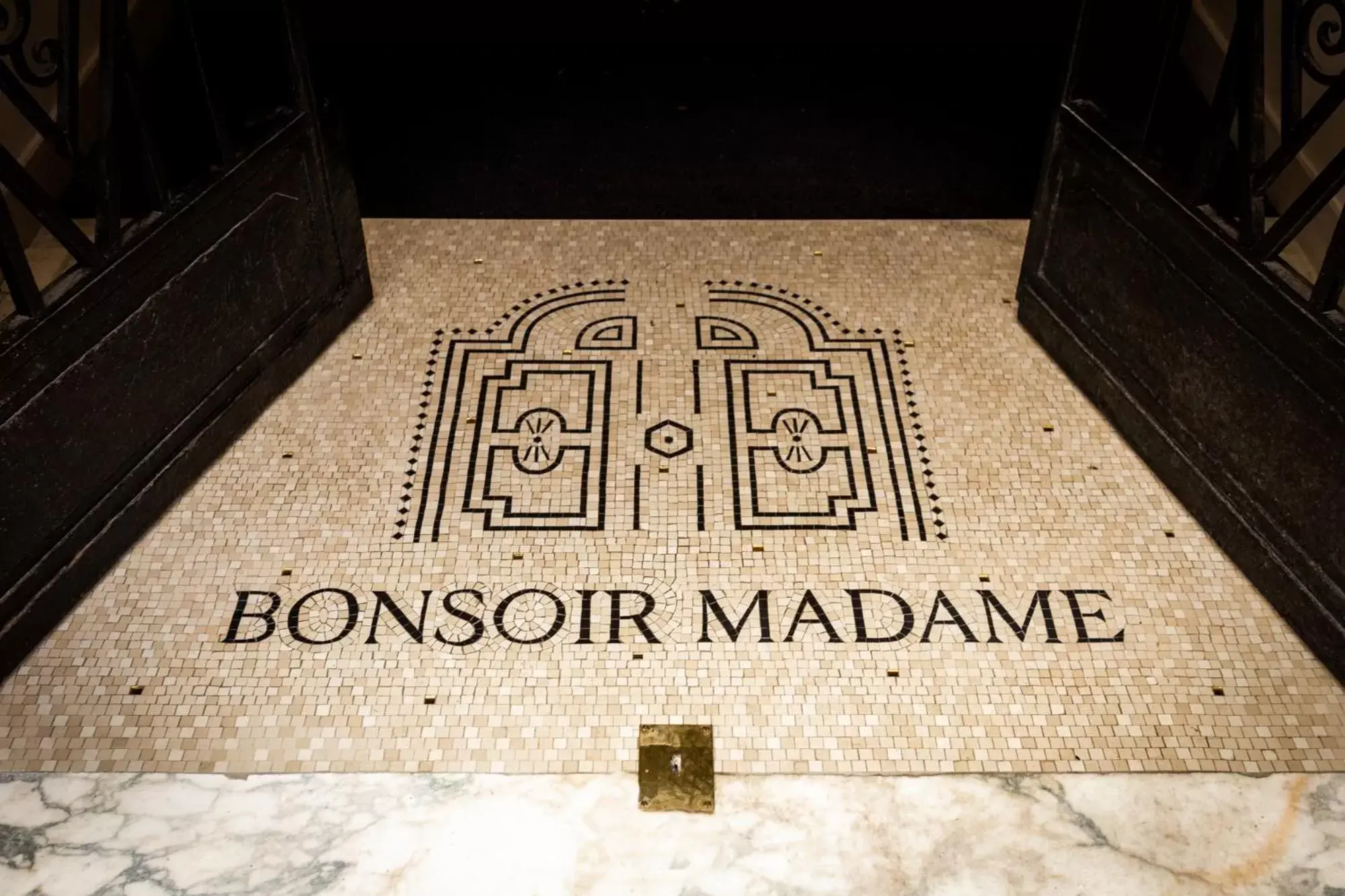 Facade/entrance, Property Logo/Sign in Bonsoir Madame