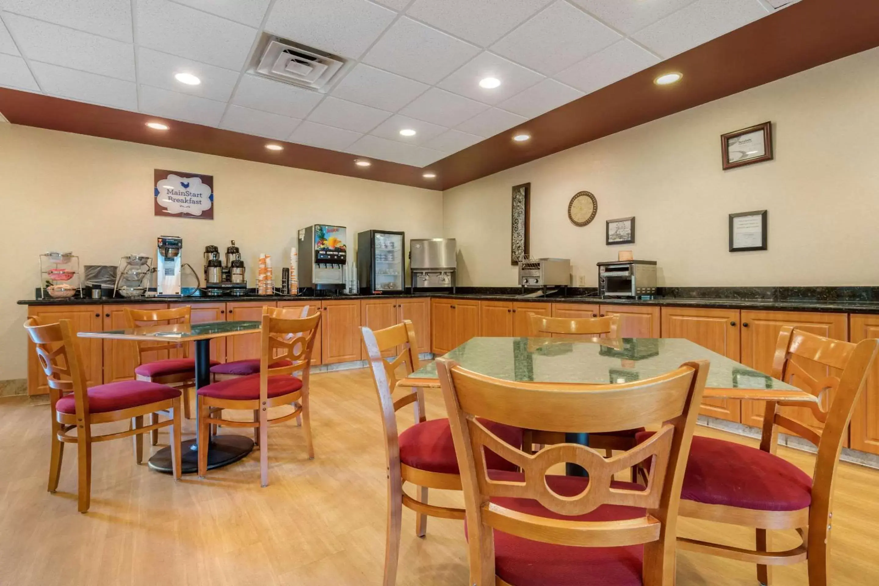 Restaurant/Places to Eat in MainStay Suites Grantville
