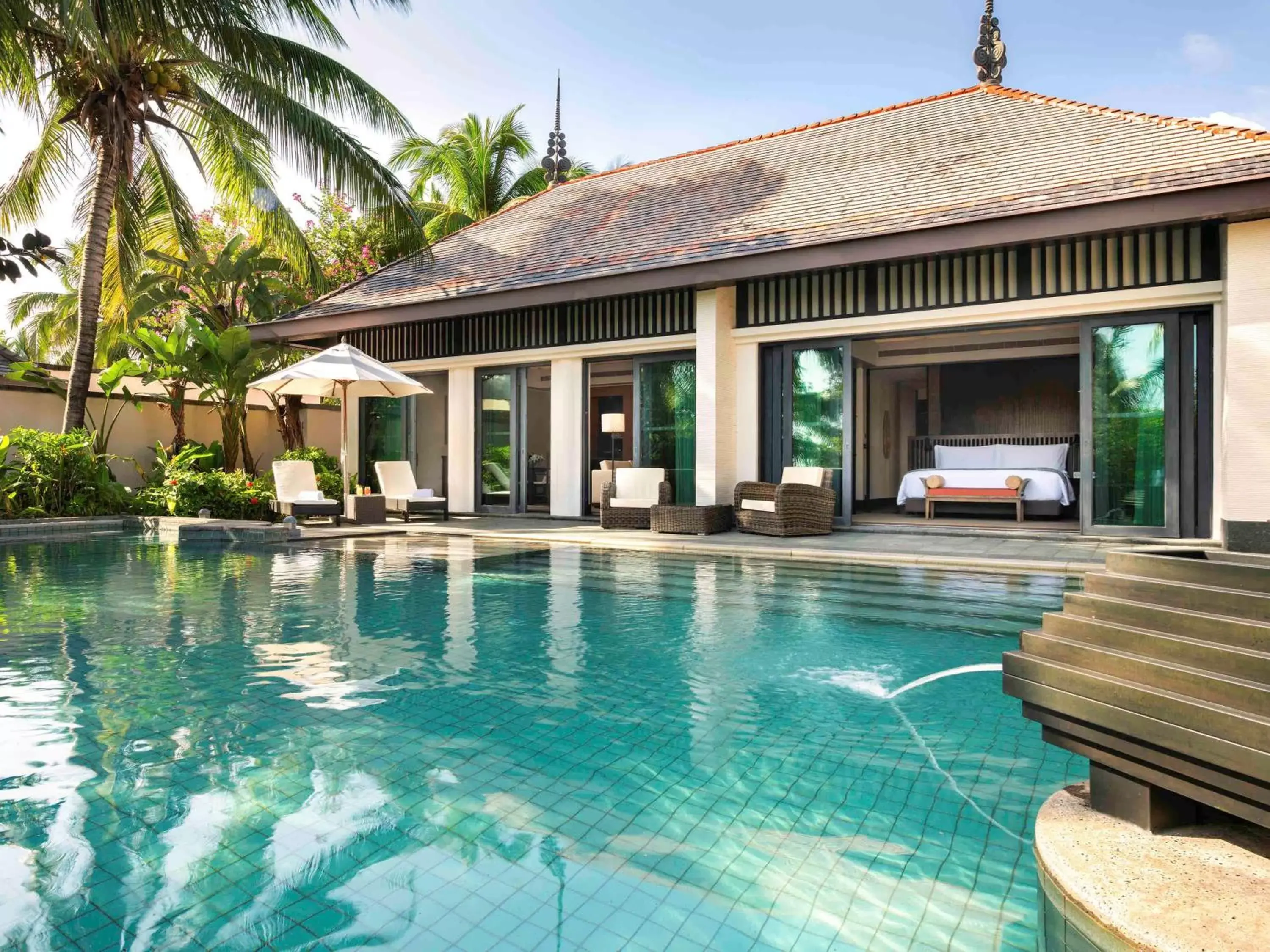 Photo of the whole room, Swimming Pool in Raffles Hainan Clear Water Bay