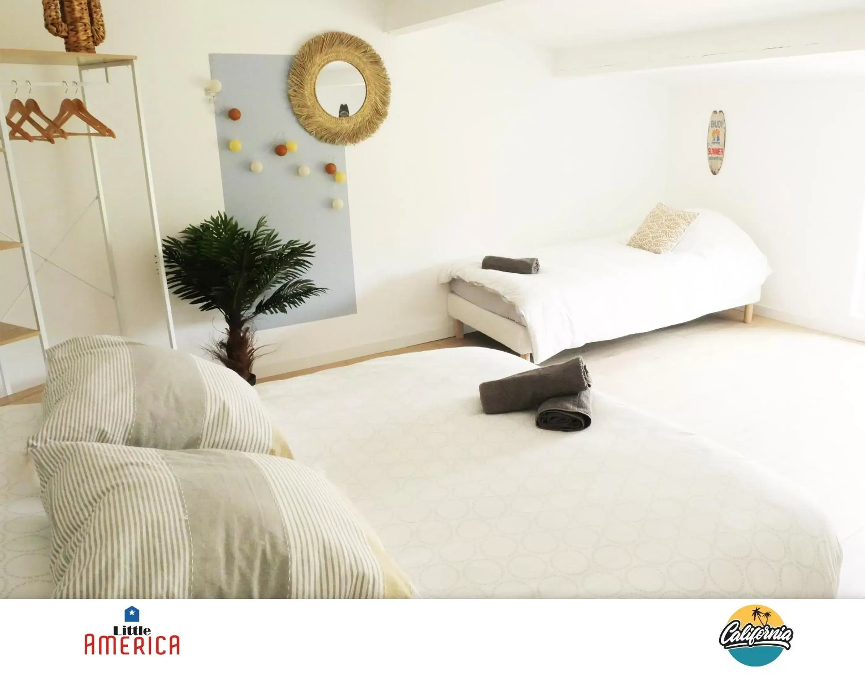 Photo of the whole room, Bed in Little America - Appart Hôtel 3km Futuroscope