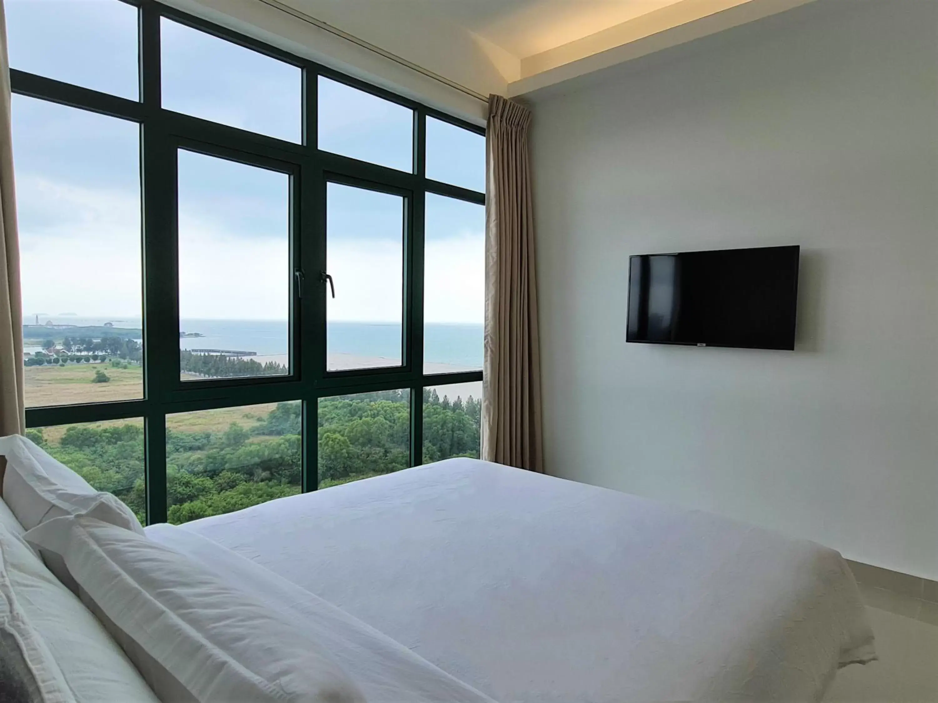 Bed in Swan Garden Resort Hotel
