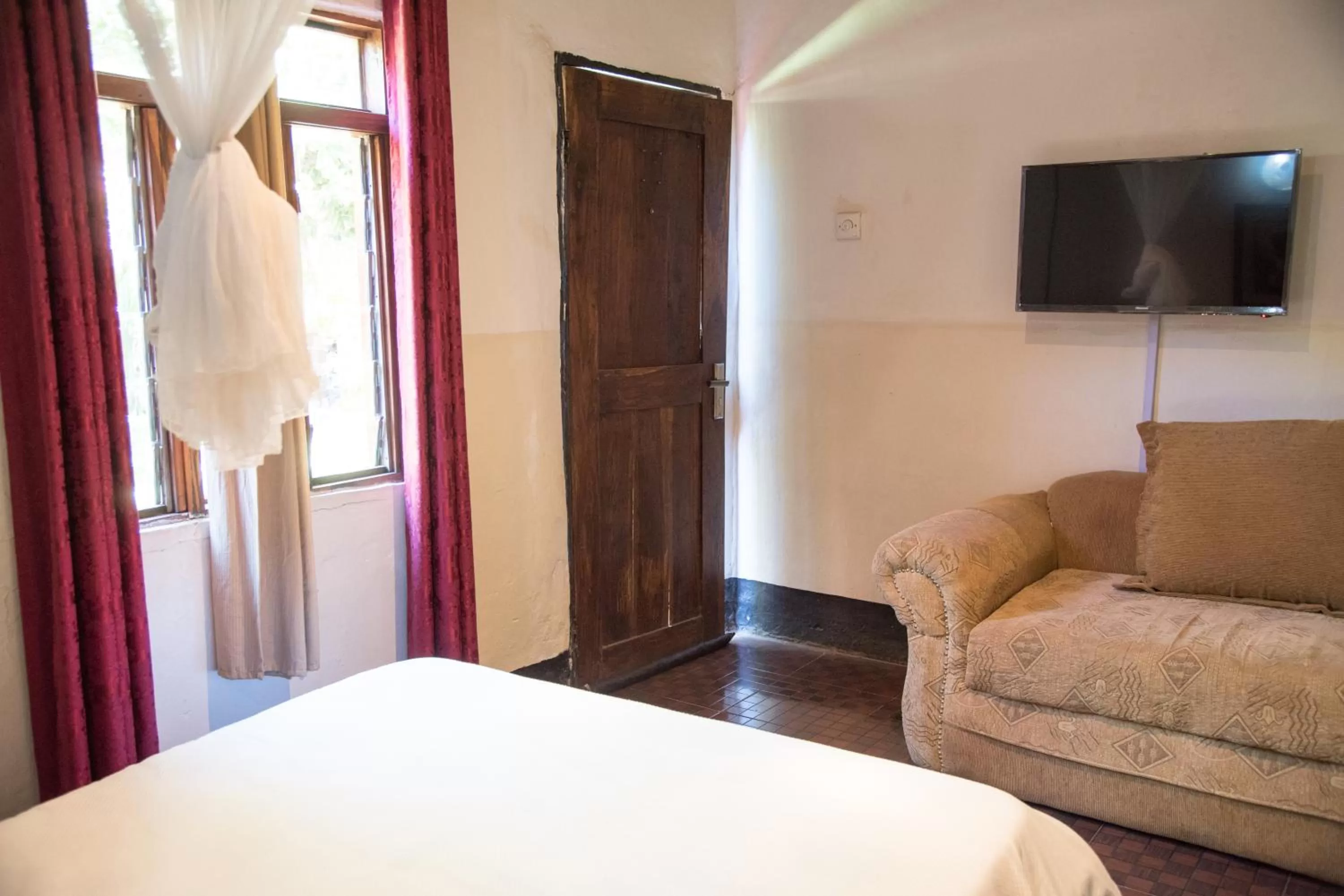 Photo of the whole room, Bed in Okavango Lodge