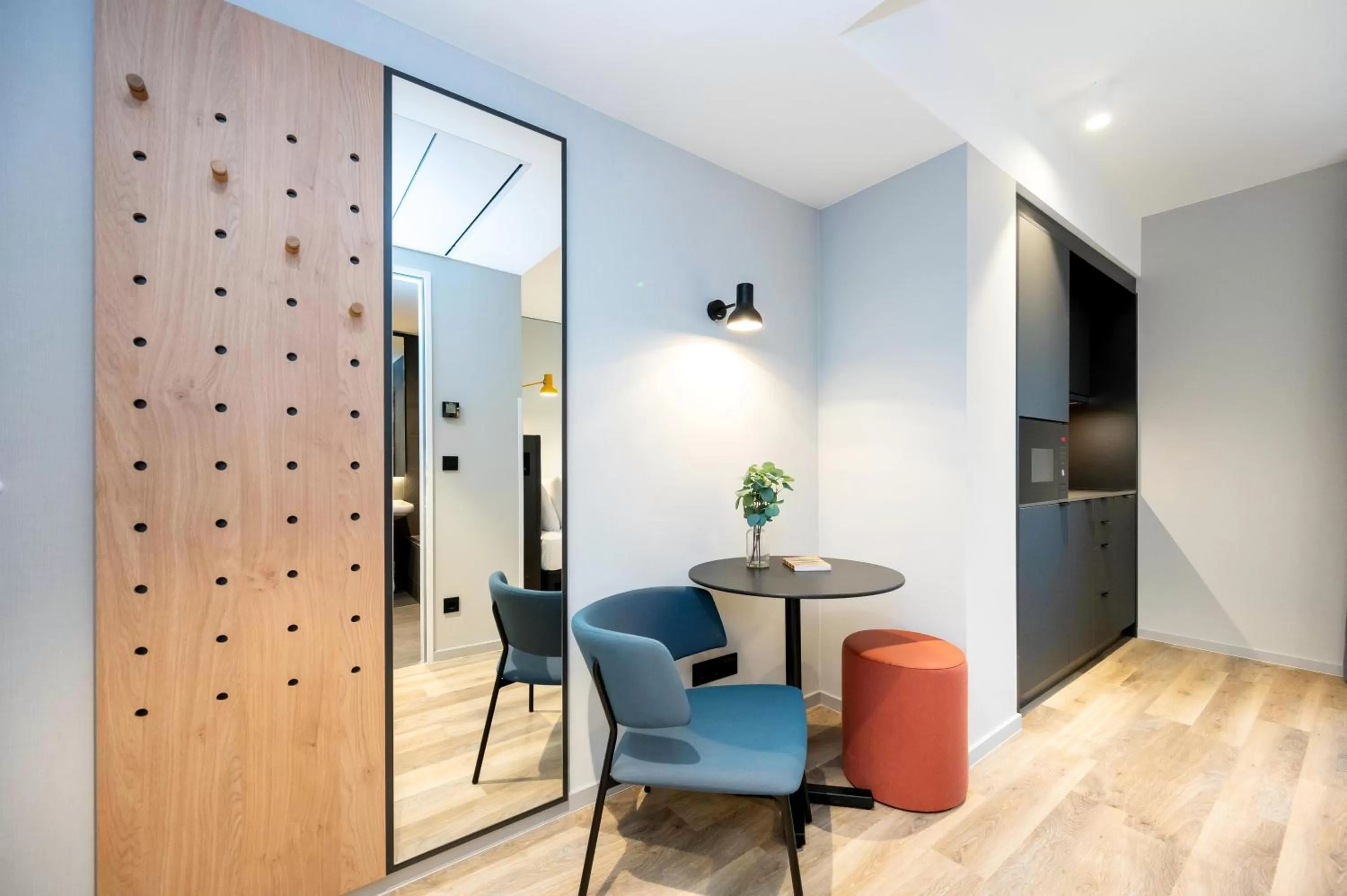 Seating area in Staycity Aparthotels Frankfurt Airport