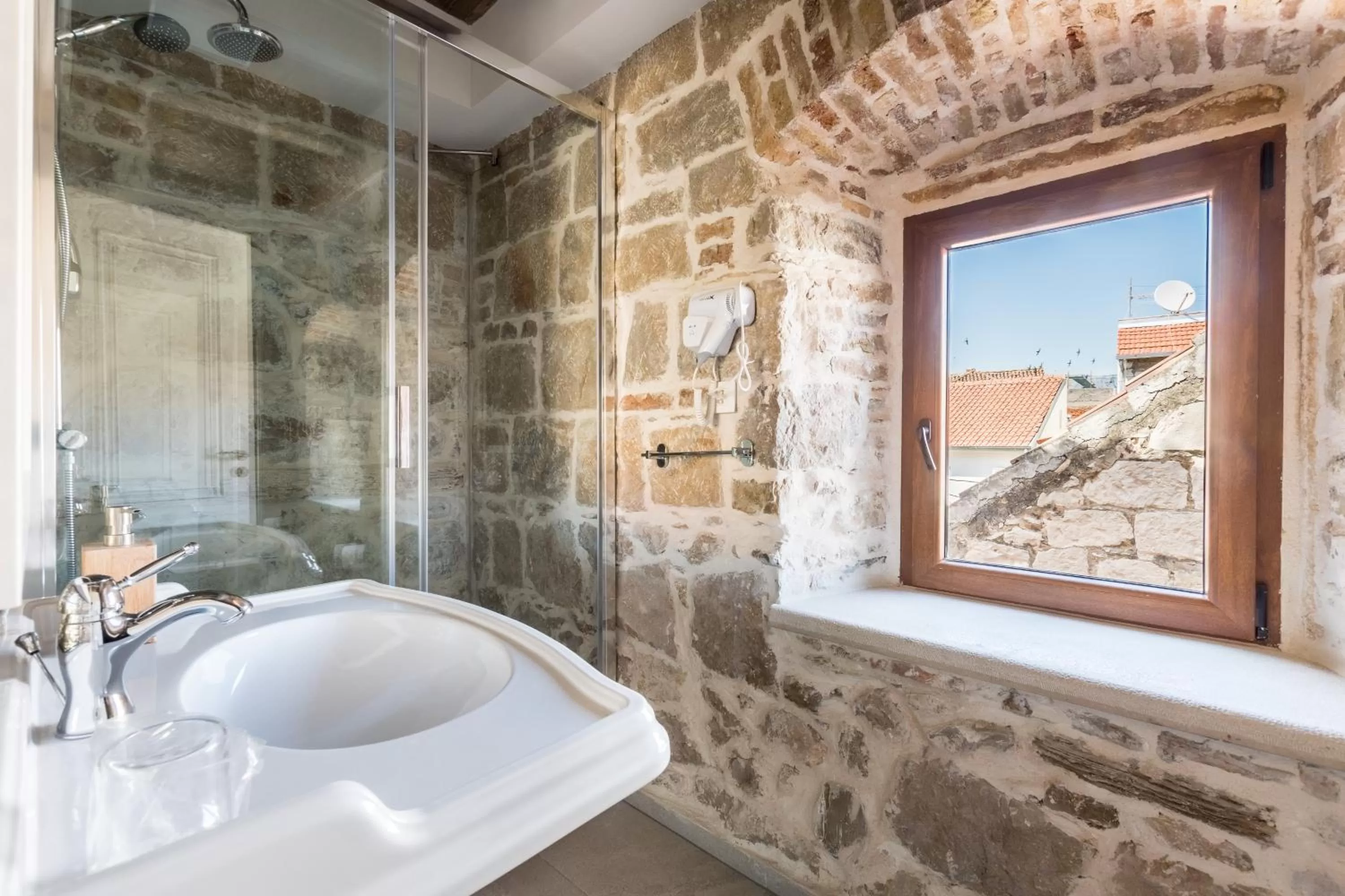 Bathroom in Heritage Palace Varos - MAG Quaint & Elegant Boutique Hotels