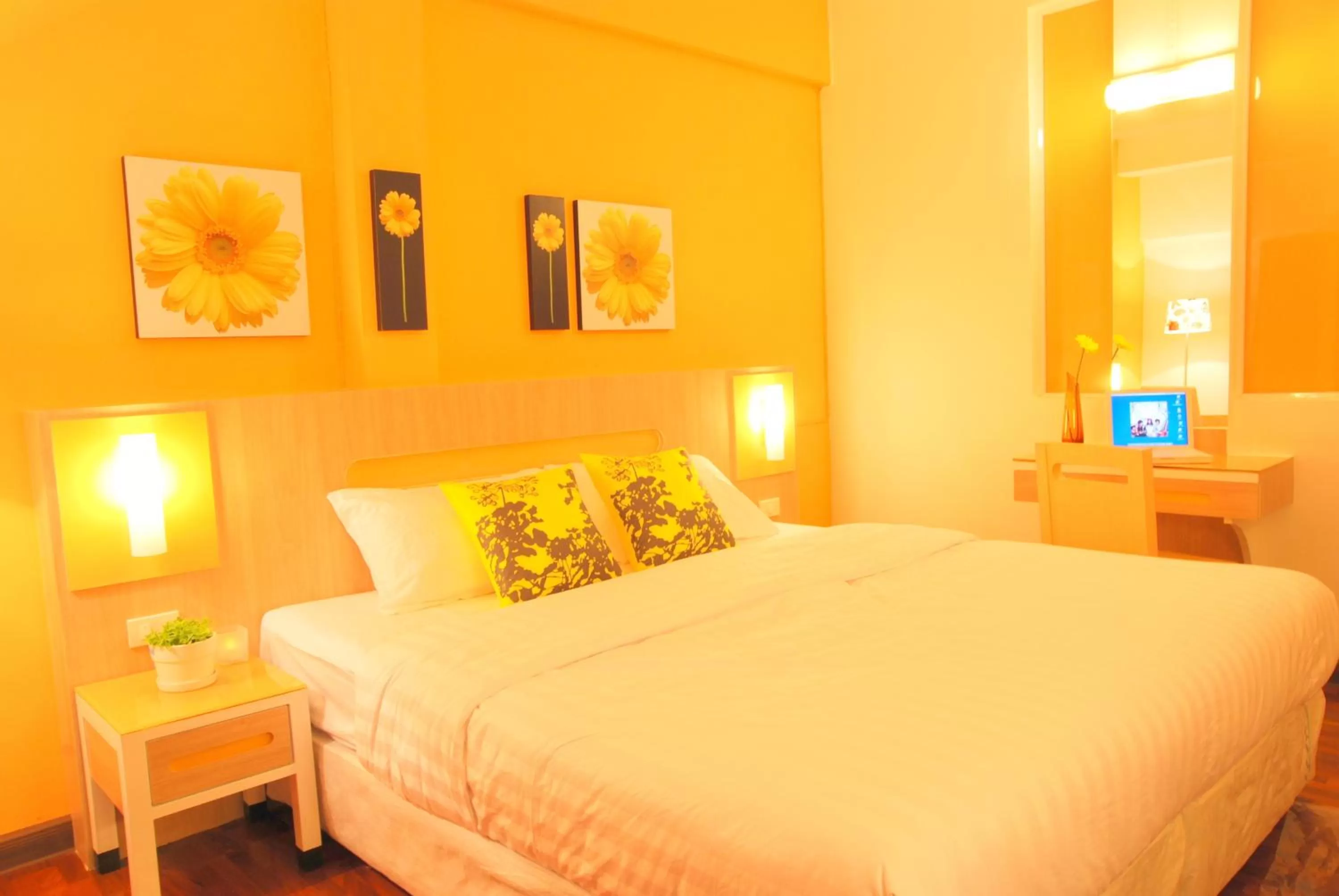 Bed in The Inn Saladaeng