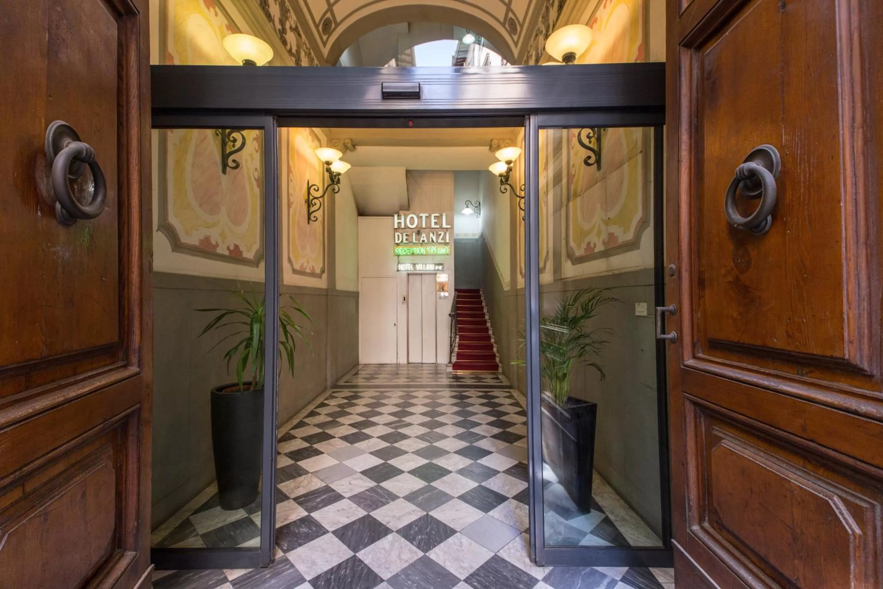 Facade/entrance in Hotel De Lanzi