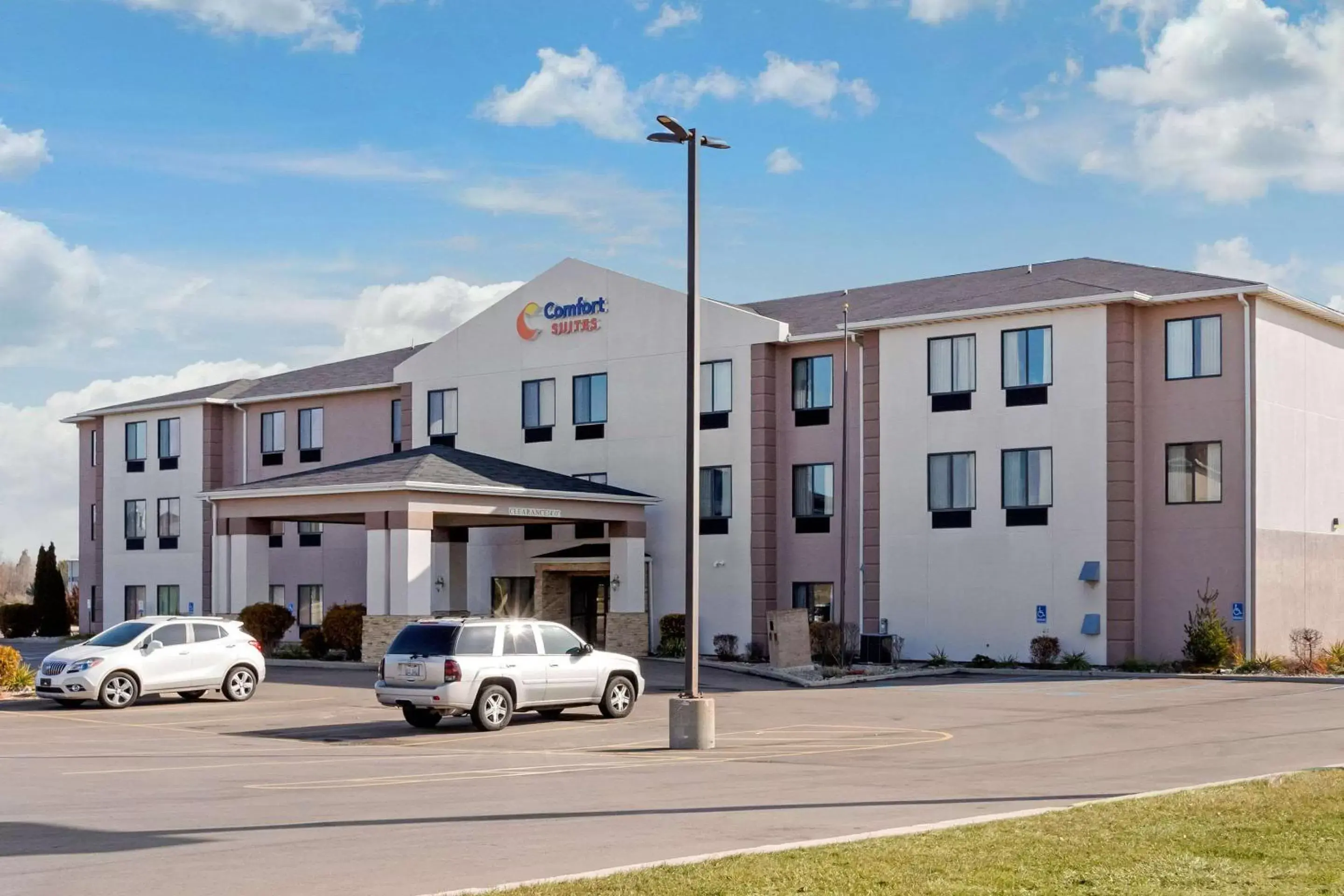 Property Building in Comfort Suites South Haven near I-96