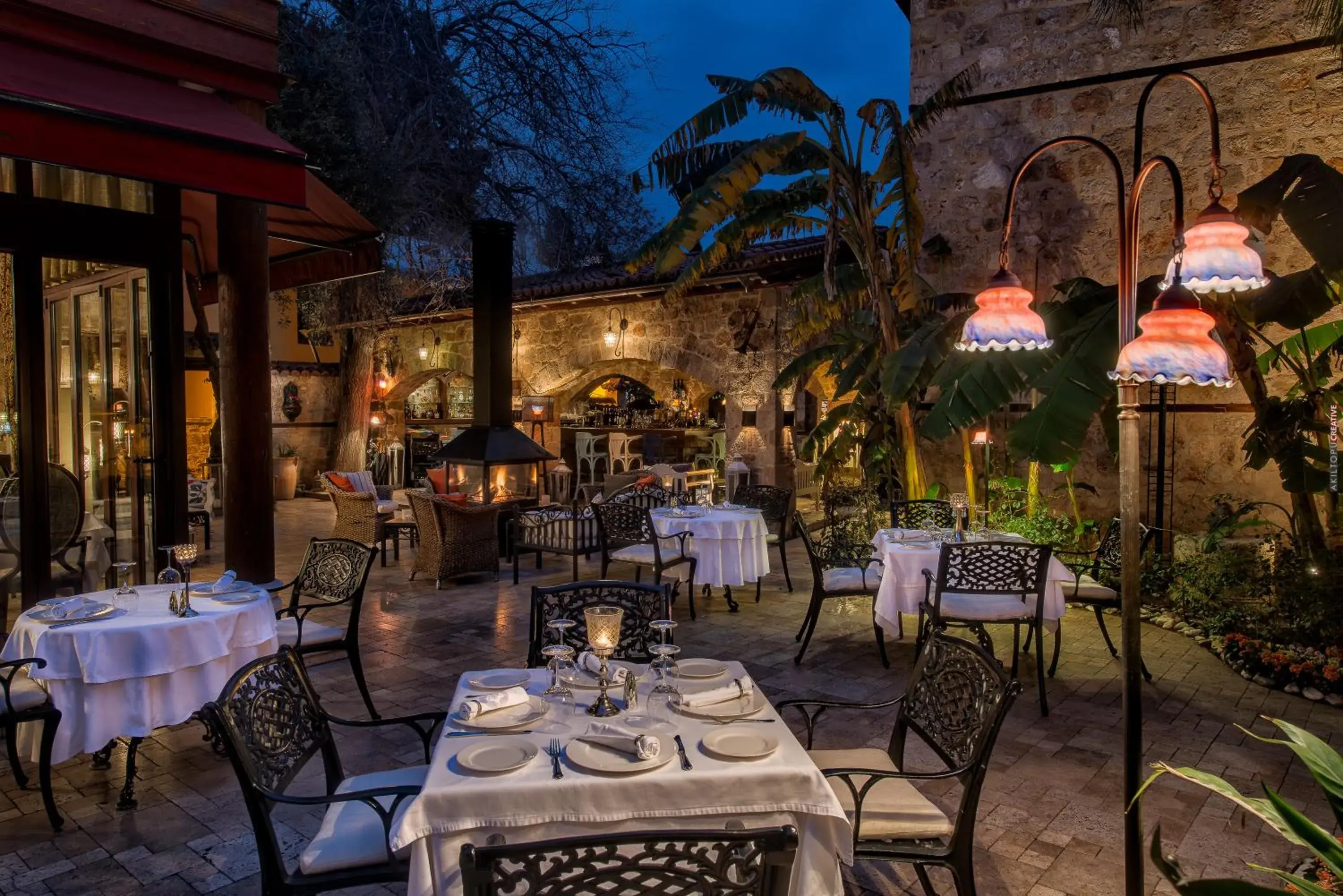 Restaurant/Places to Eat in Tuvana Hotel