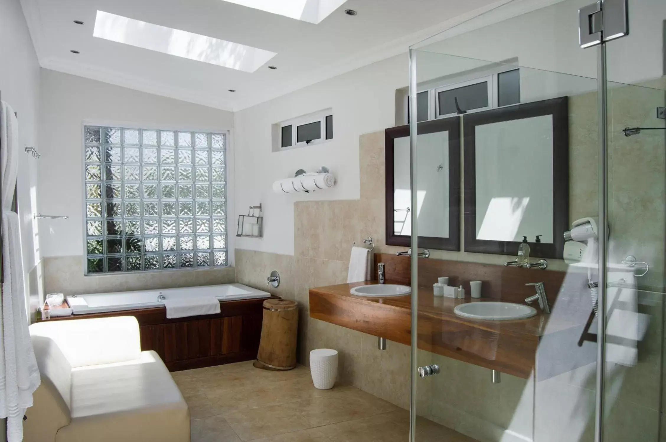 Deluxe Double or Twin Room with Garden View in Camps Bay Retreat Hotel