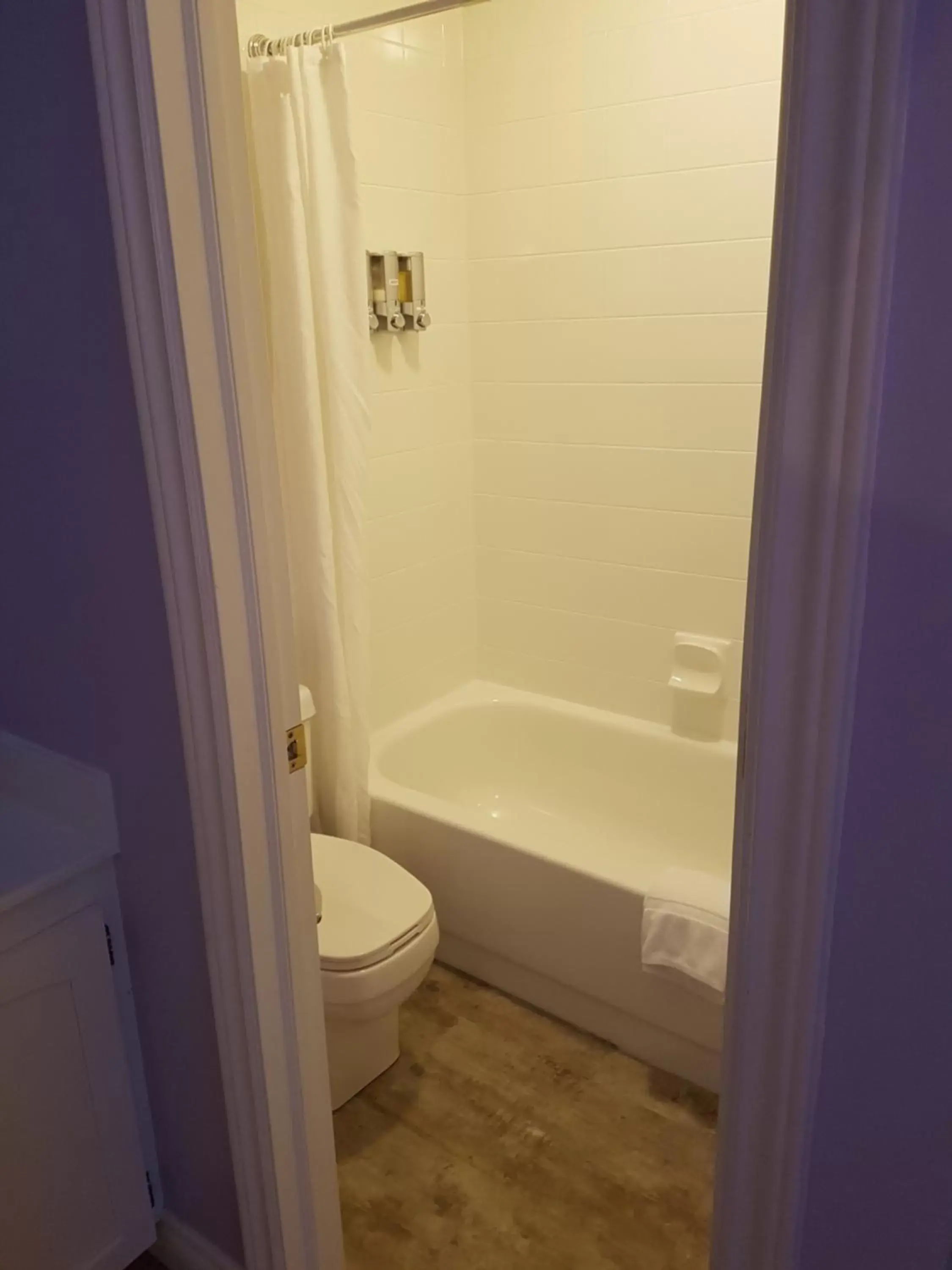 Bathroom in Lady MacDonald Country Inn