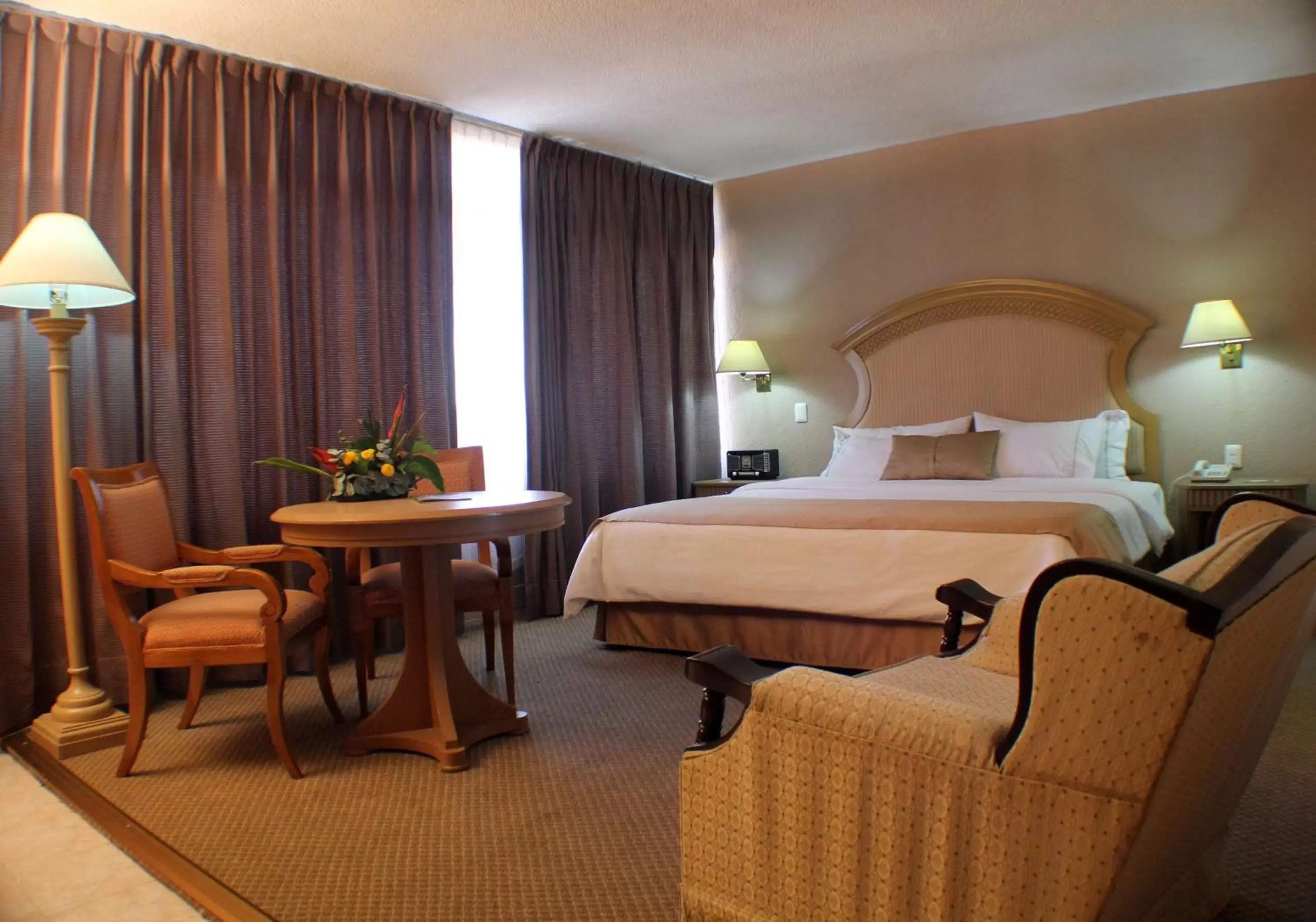 Photo of the whole room, Bed in Best Western PLUS Plaza Florida & Tower