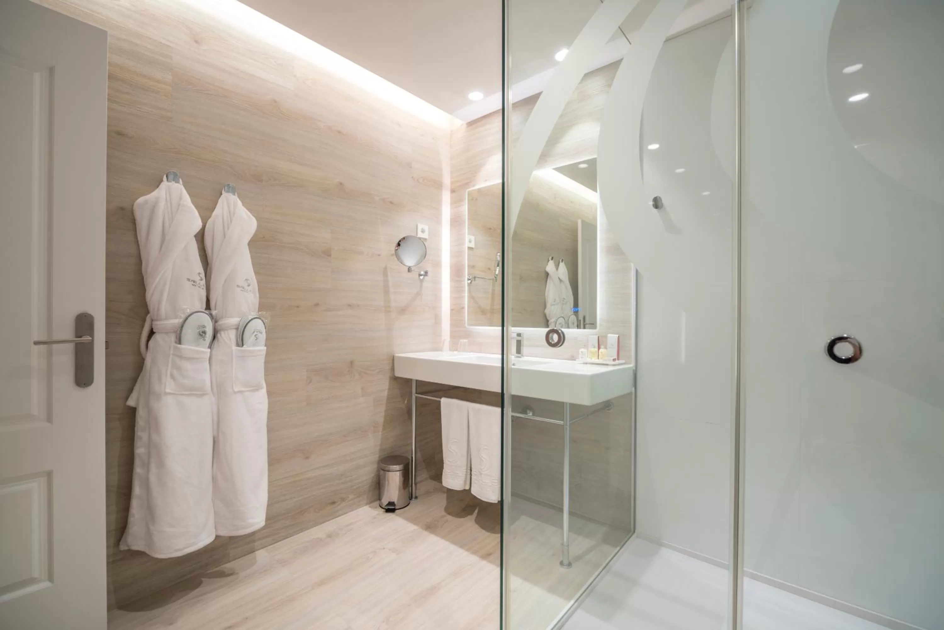 Bathroom in Sallés Hotel Pere IV