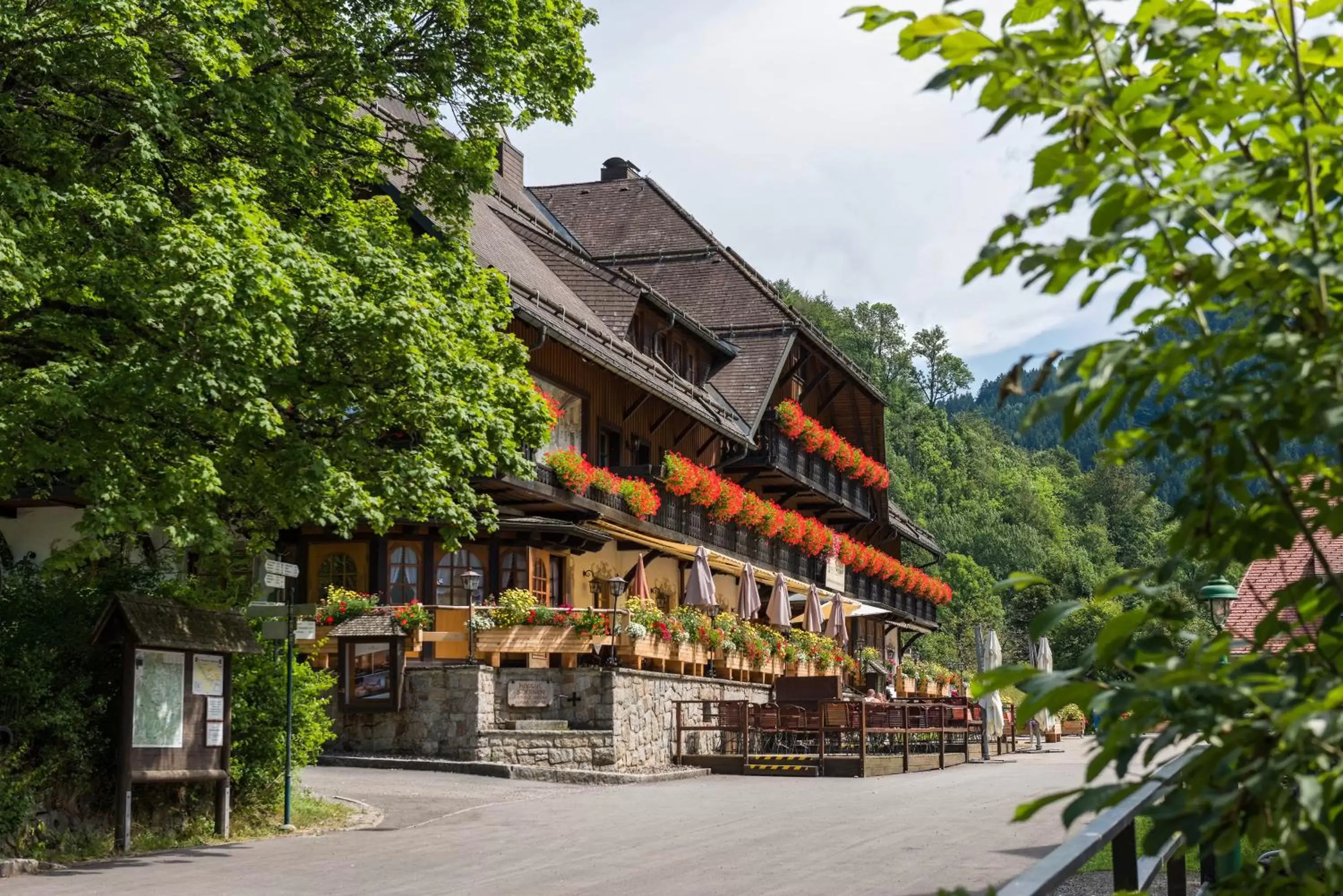 Facade/entrance, Property Building in Hotel Hofgut Sternen