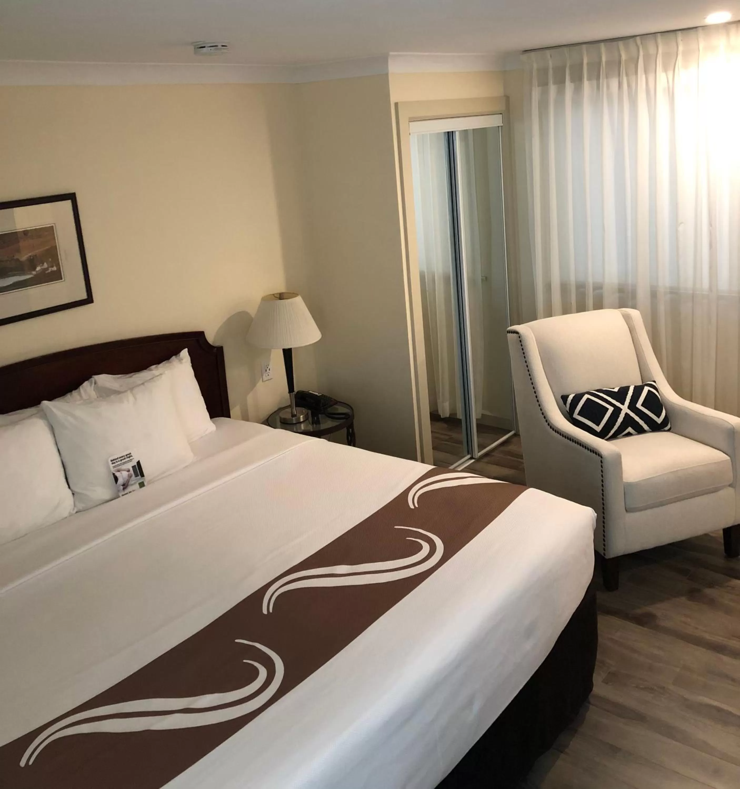 Bed in Quality Inn & Suites Garden of the Gulf