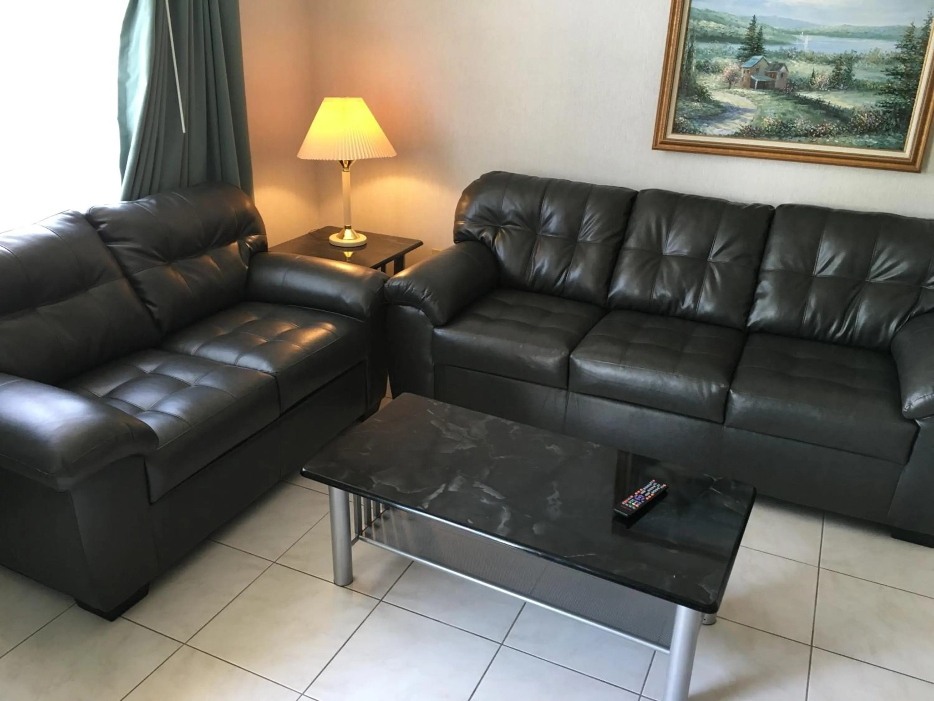 Living room in Garden Inn and Suites Fresno