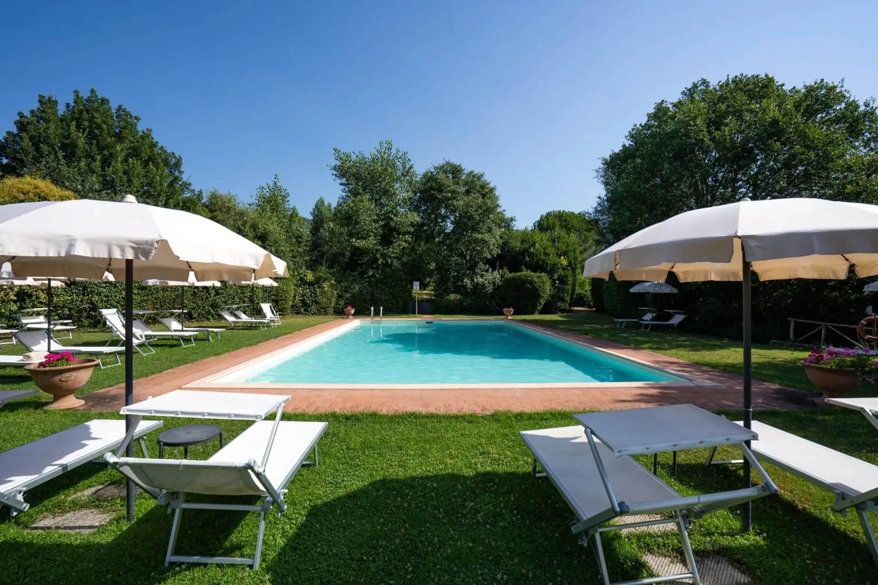 Swimming Pool in Relais Borgo San Pietro