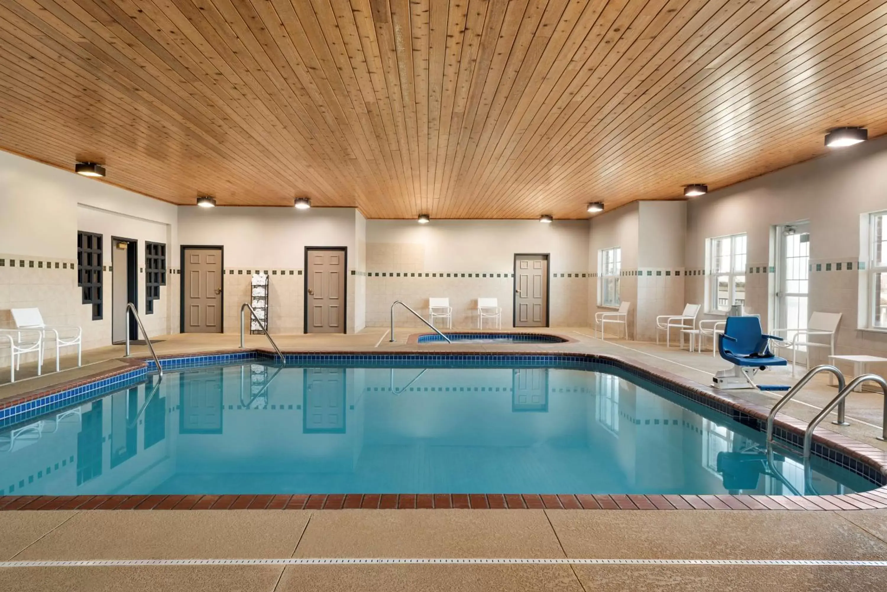 On site, Swimming Pool in Country Inn & Suites by Radisson, Kansas City at Village West, KS