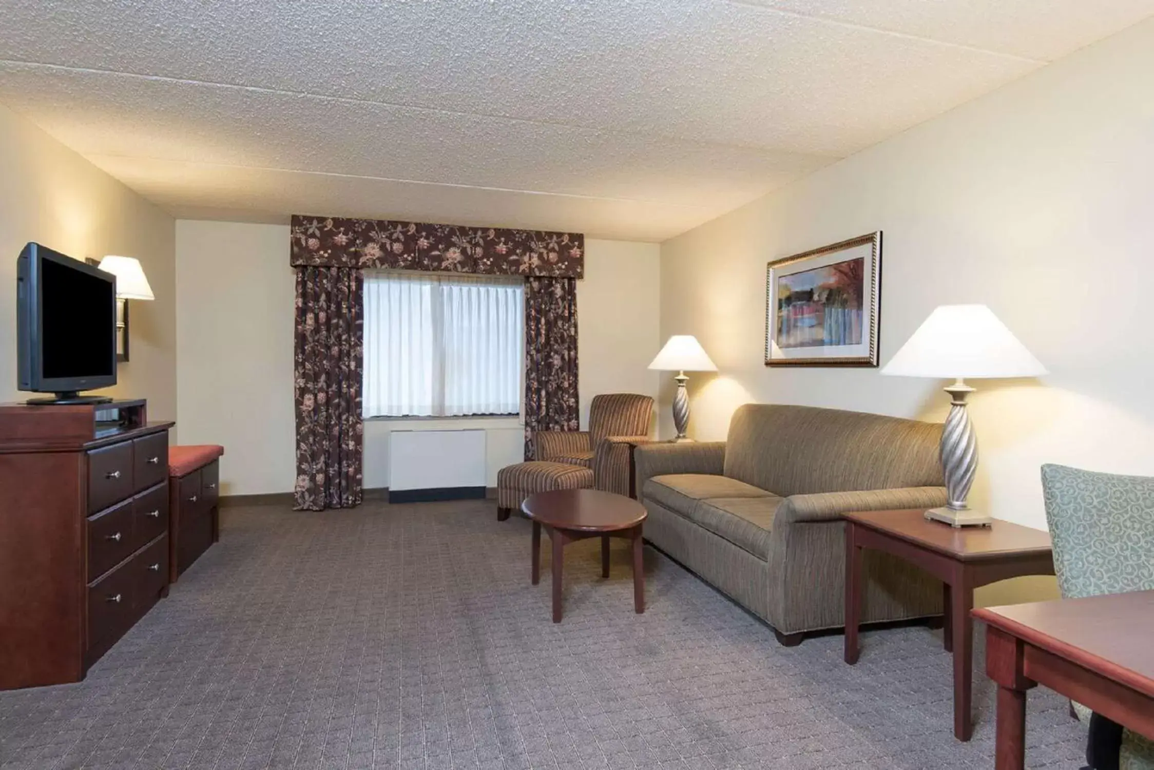 Living room, Seating Area in Hampton Inn Schenectady Downtown