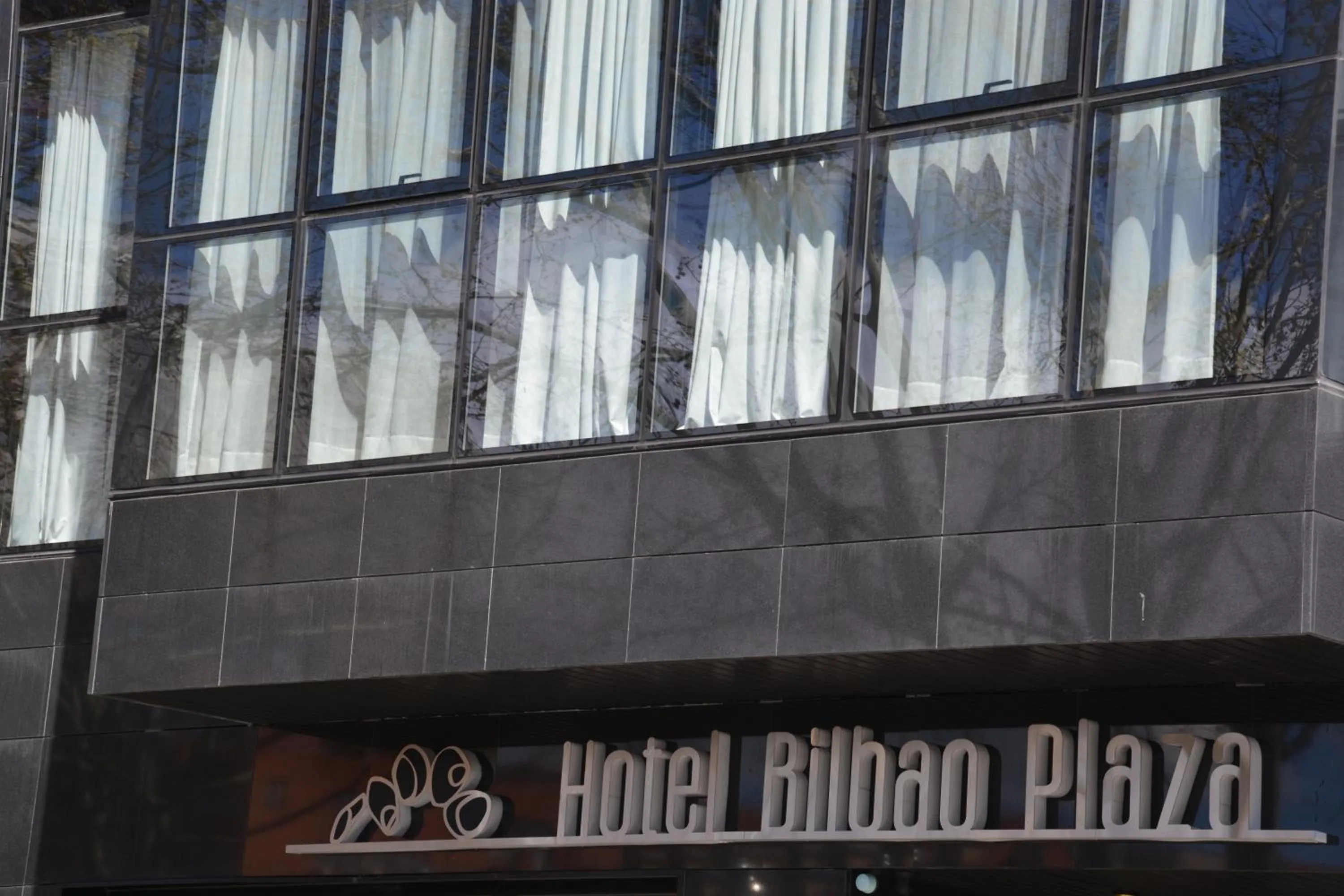 Facade/entrance in Hotel Bilbao Plaza