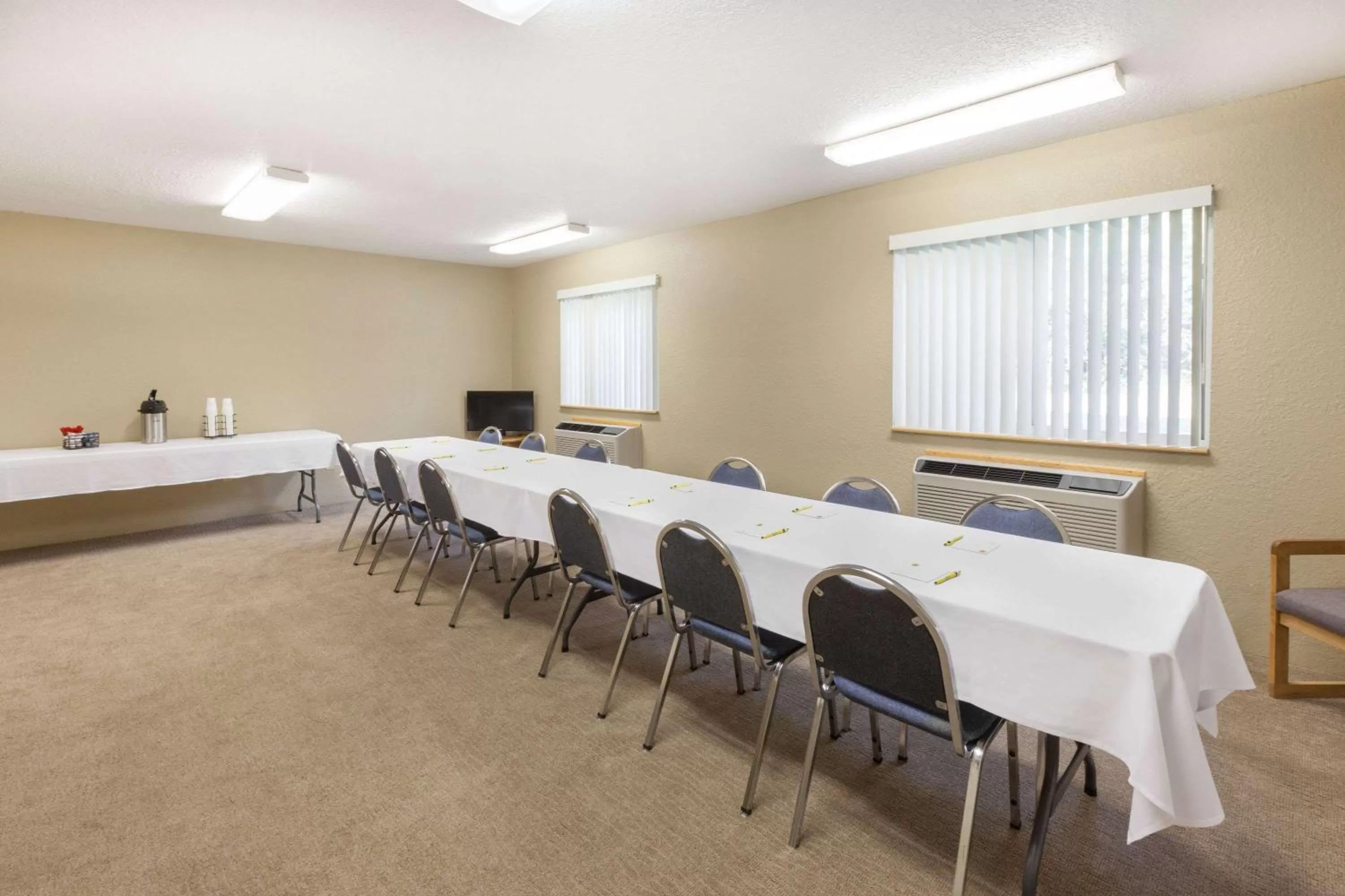 On site in Super 8 by Wyndham Grayling