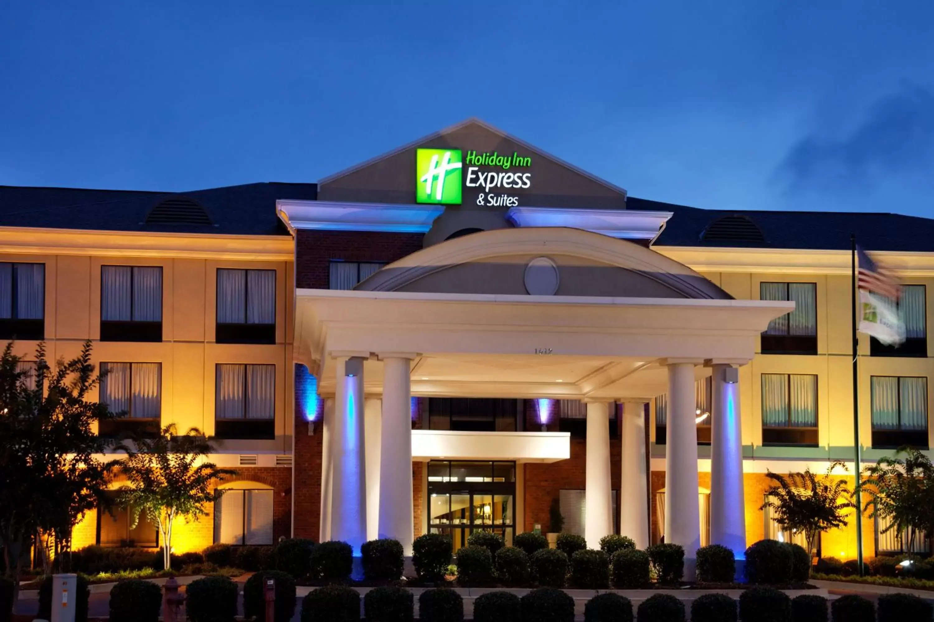 Property Building in Holiday Inn Express & Suites Tupelo, an IHG Hotel