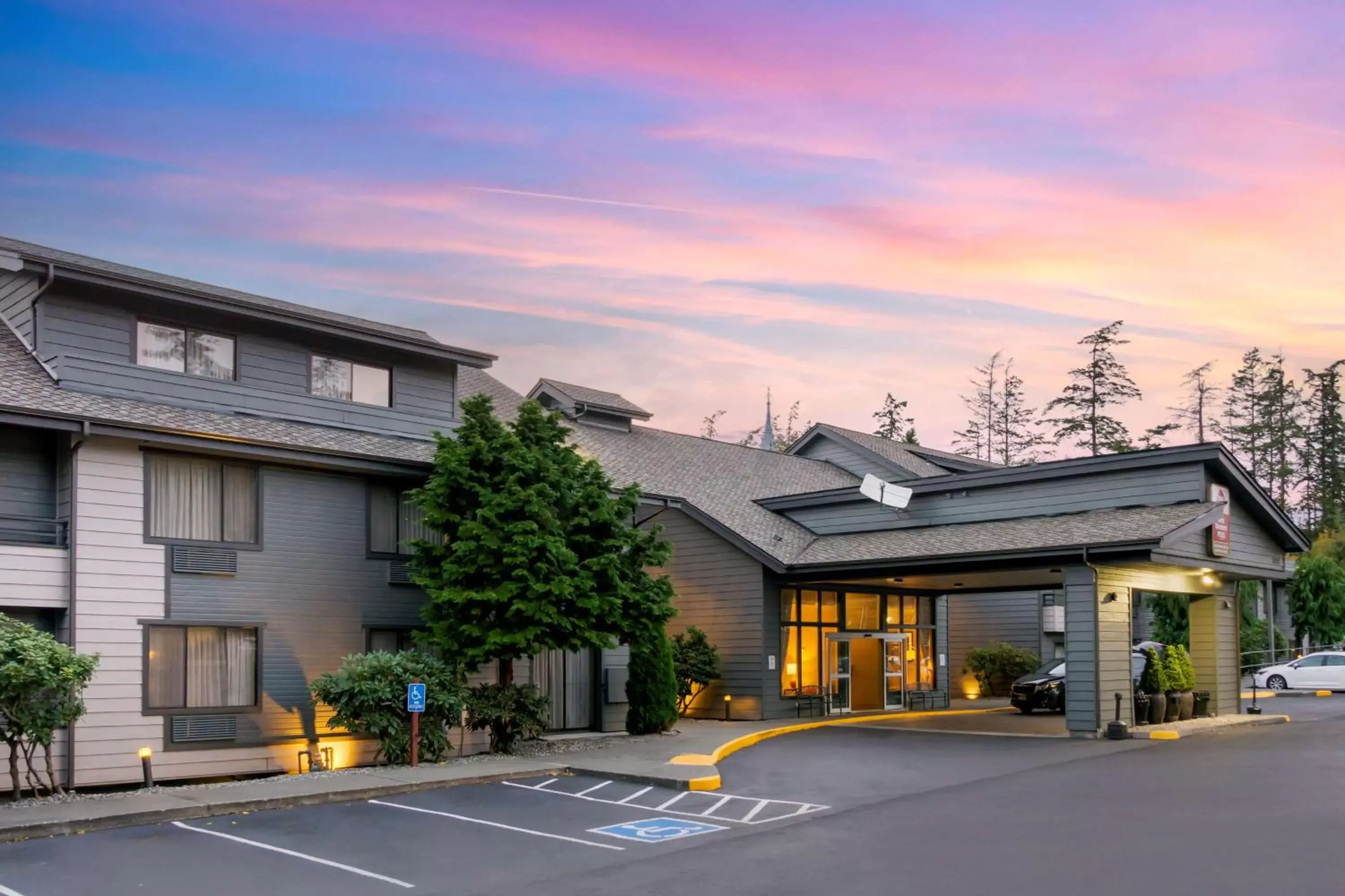 Property Building in Best Western Plus Oak Harbor Hotel and Conference Center