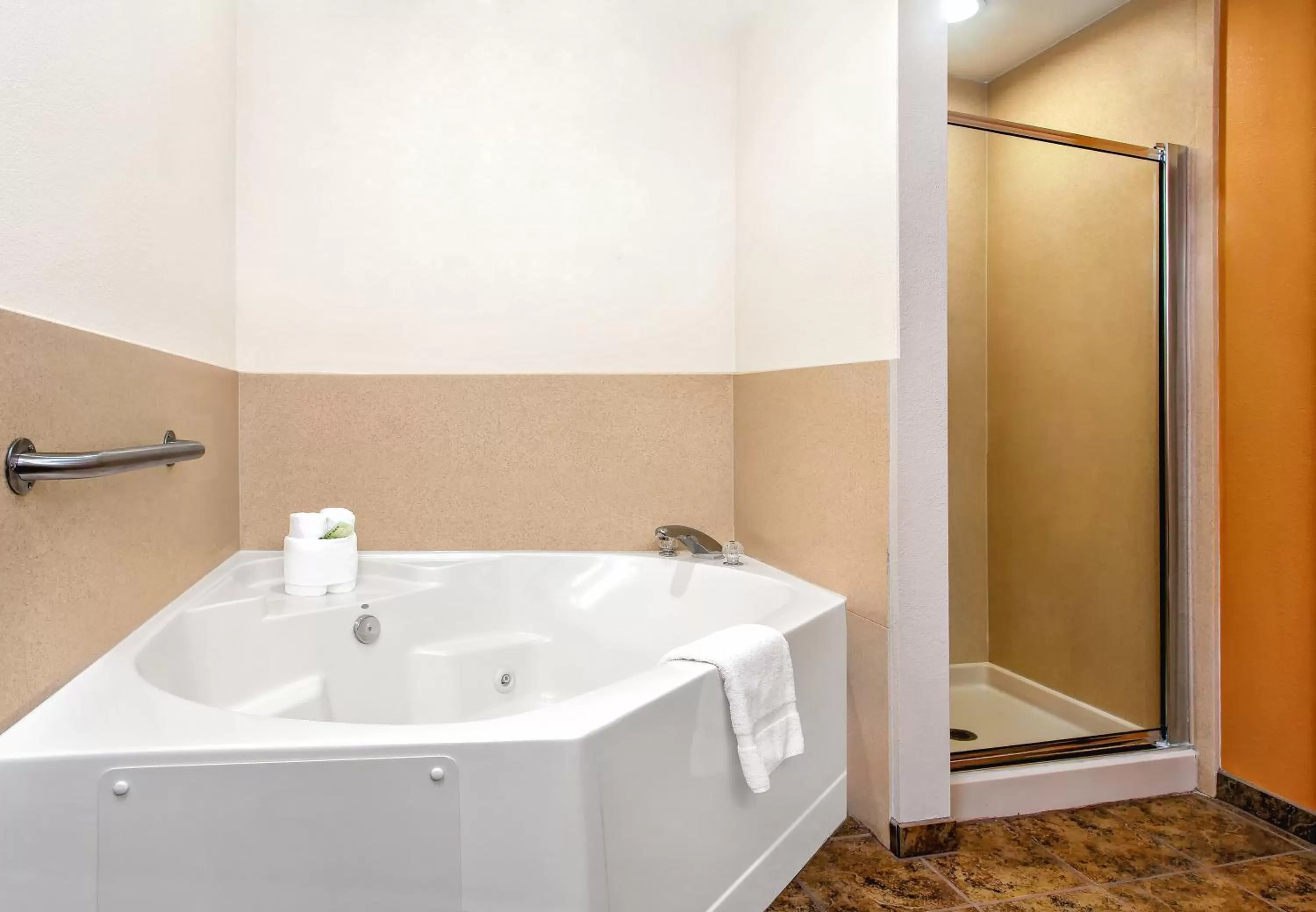 Bathroom in Holiday Inn Express Hotel & Suites Inverness by IHG