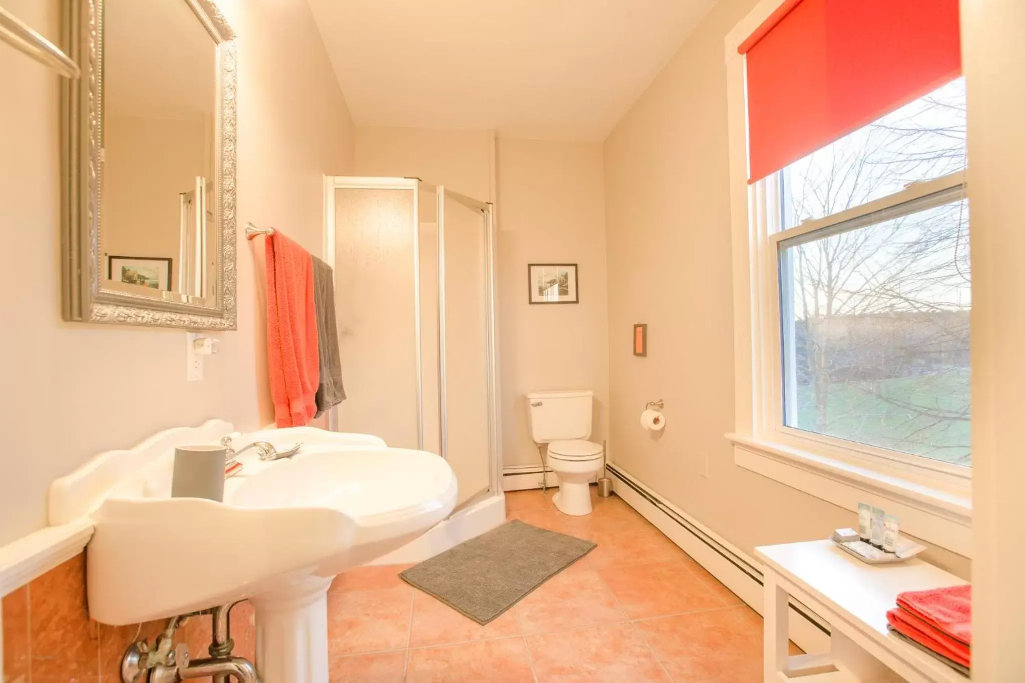 Bathroom in River Ridge Lodge
