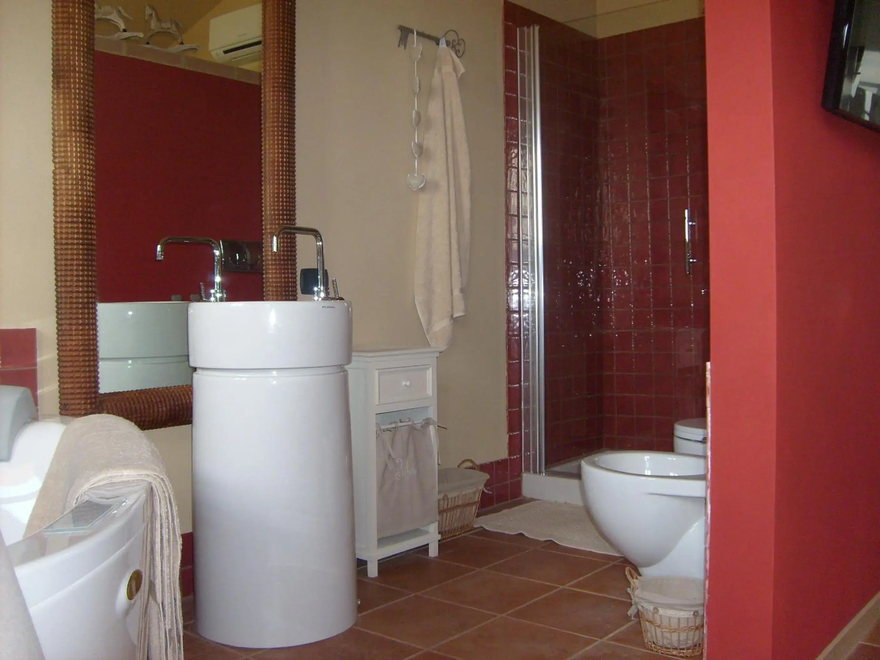 Decorative detail, Bathroom in L'Orto Di Panza