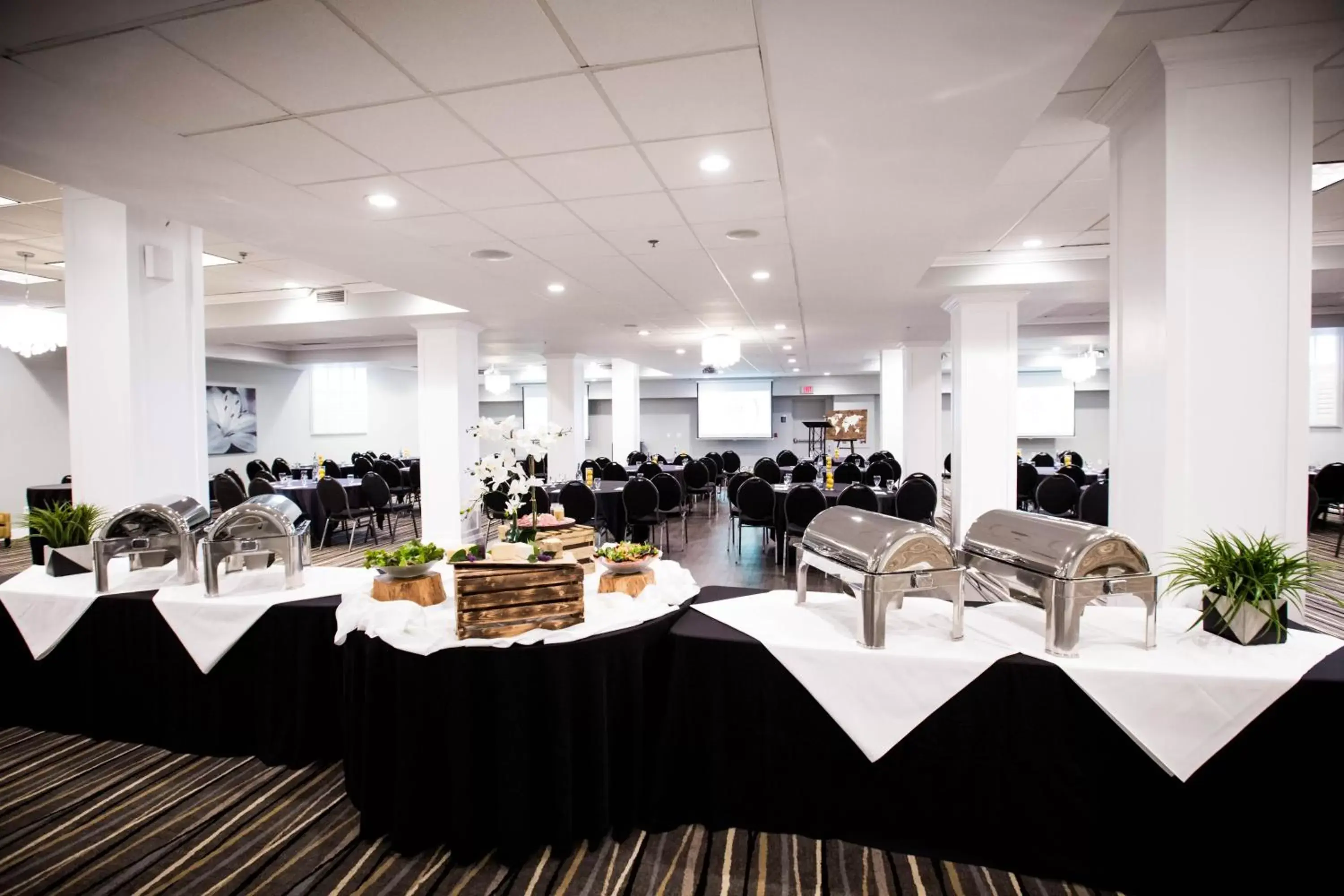 Banquet/Function facilities, Restaurant/Places to Eat in Cambridge Hotel and Conference Centre
