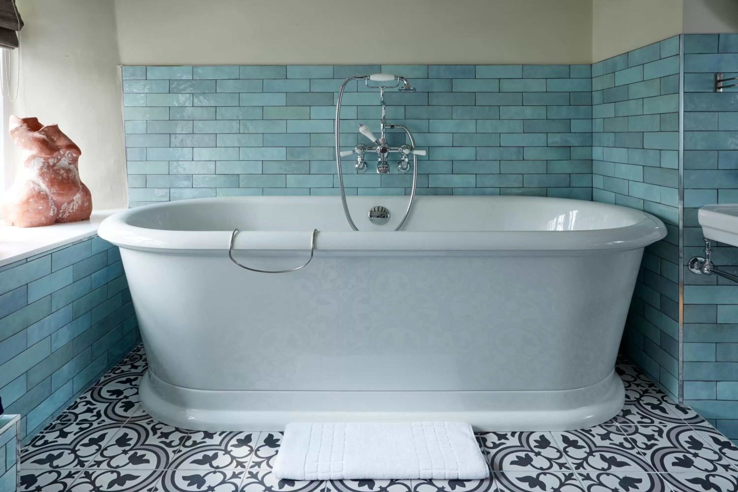 Bathroom in The Crown Inn, Church Enstone