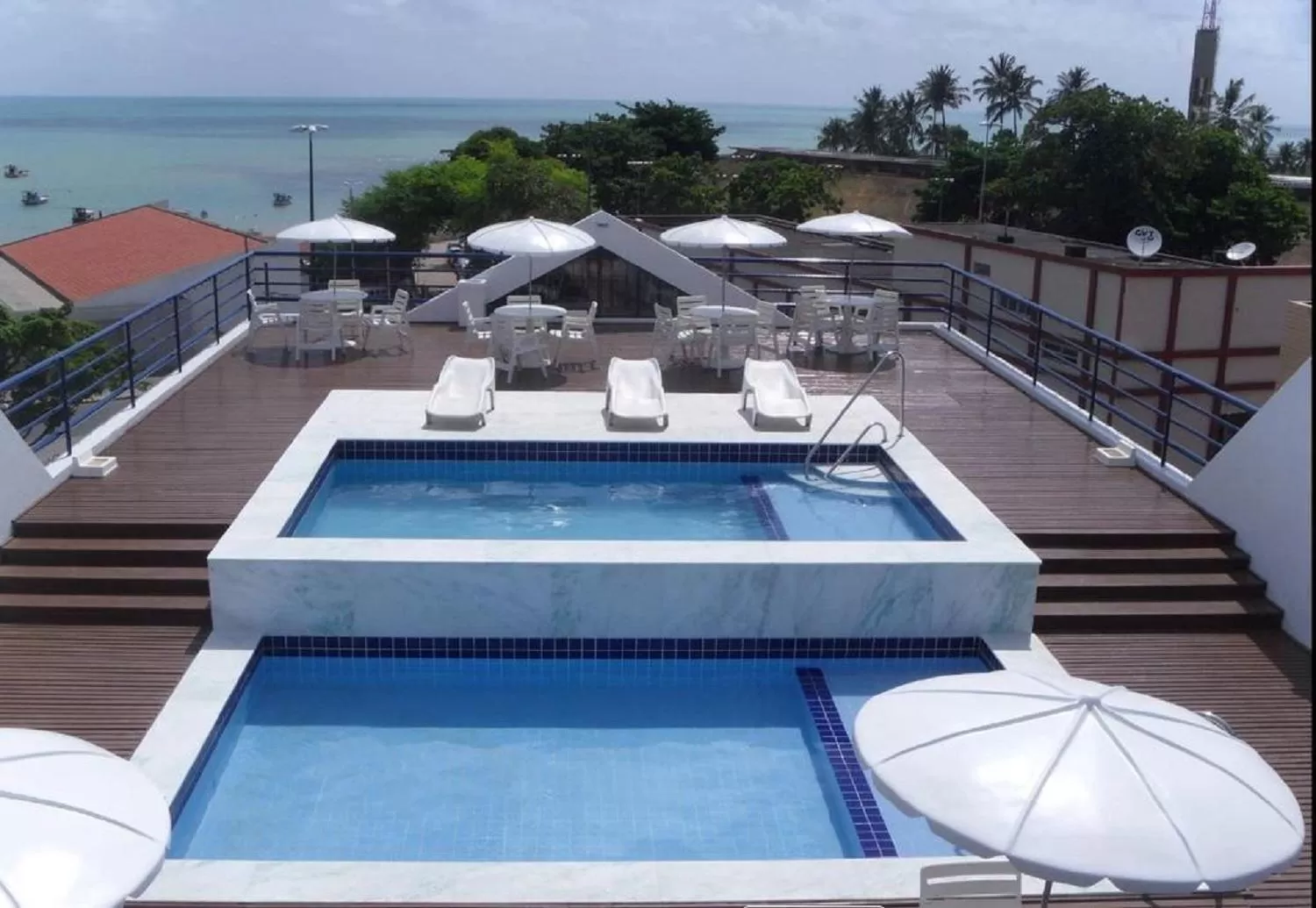 Property building, Swimming Pool in Sonia Flat Tambaú - Apartamento vista mar no Mano's Royal Hotel