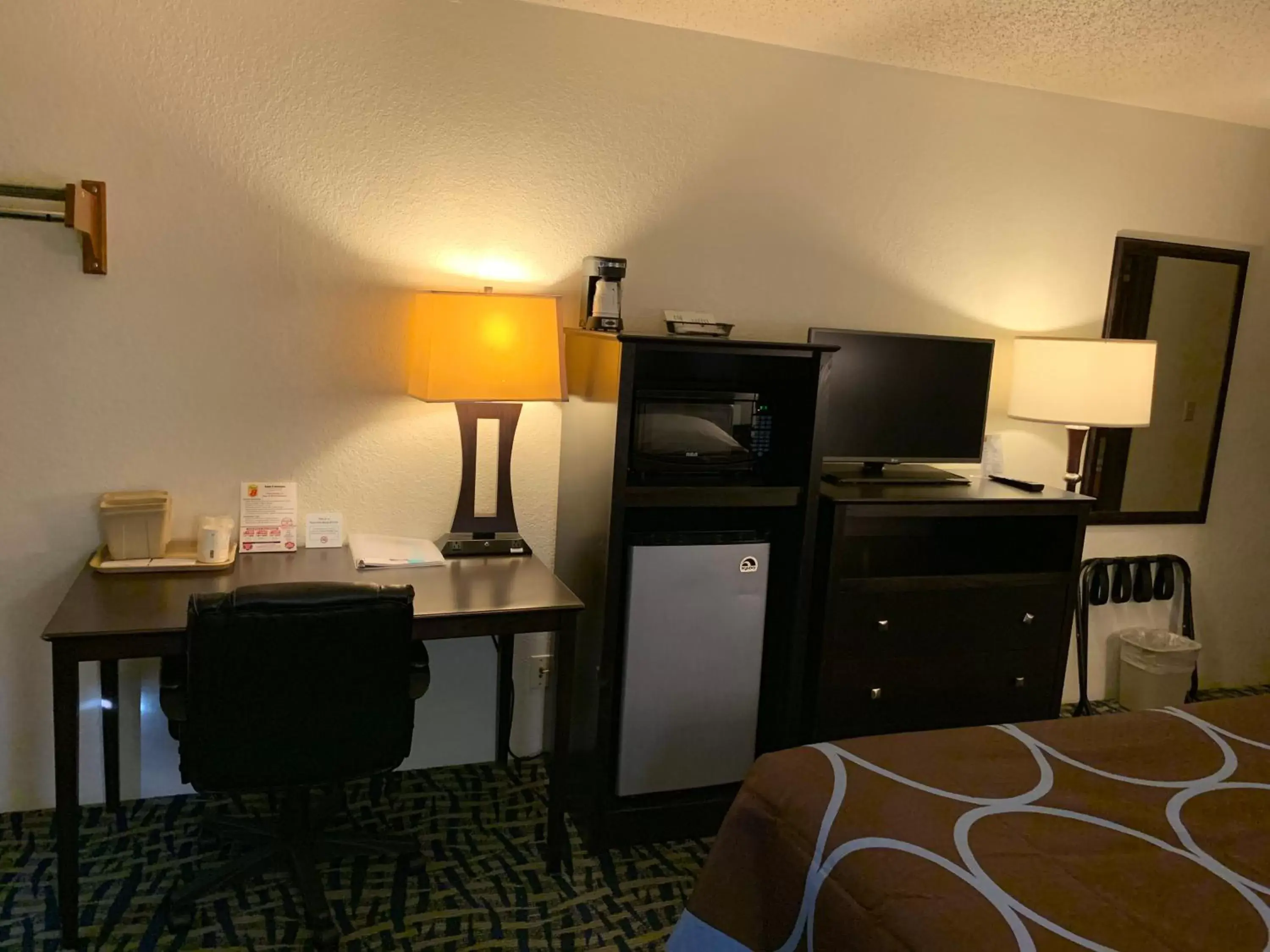 TV/Entertainment Center in Super 8 by Wyndham Shakopee