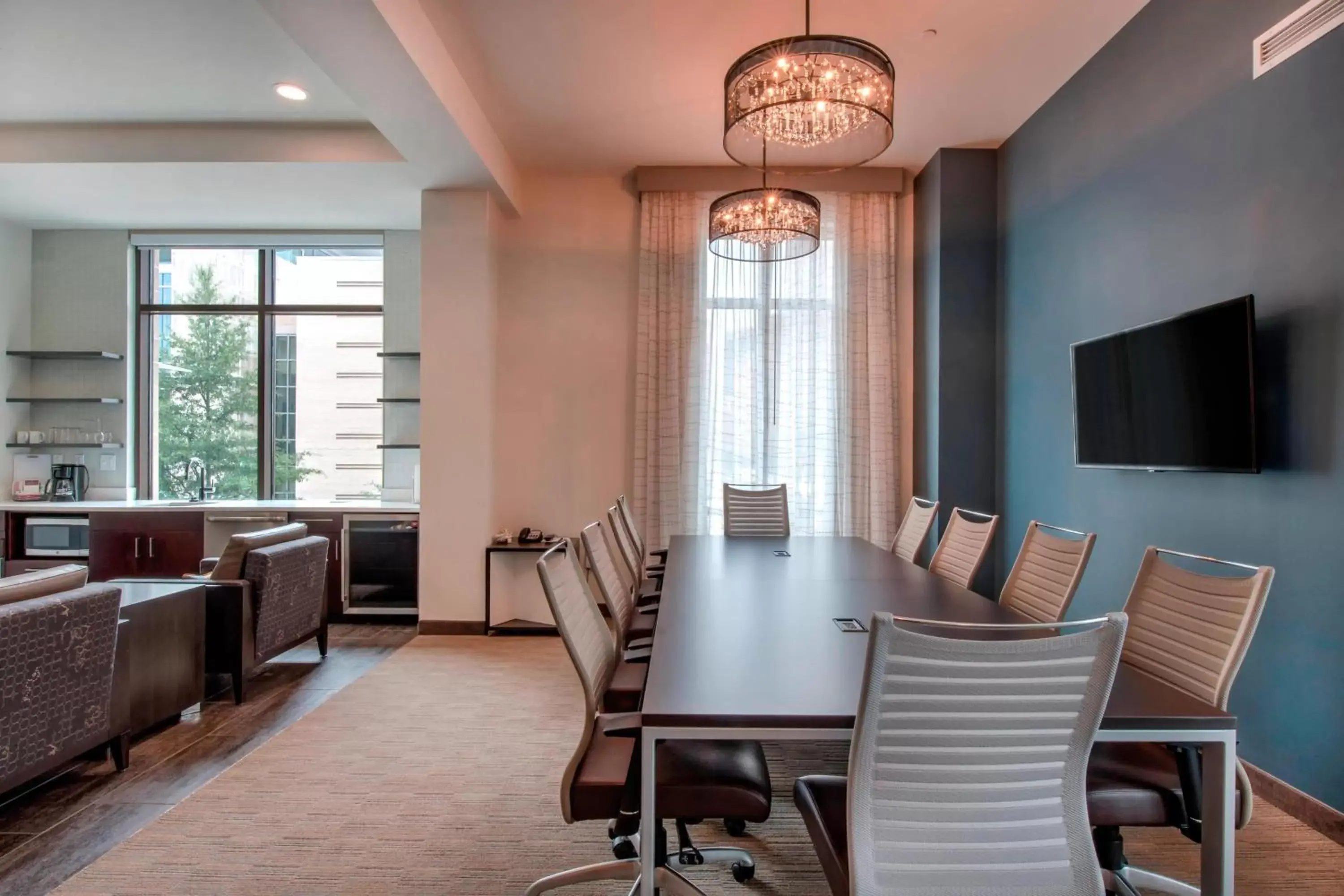 Photo of the whole room, Dining Area in Residence Inn by Marriott Raleigh Downtown