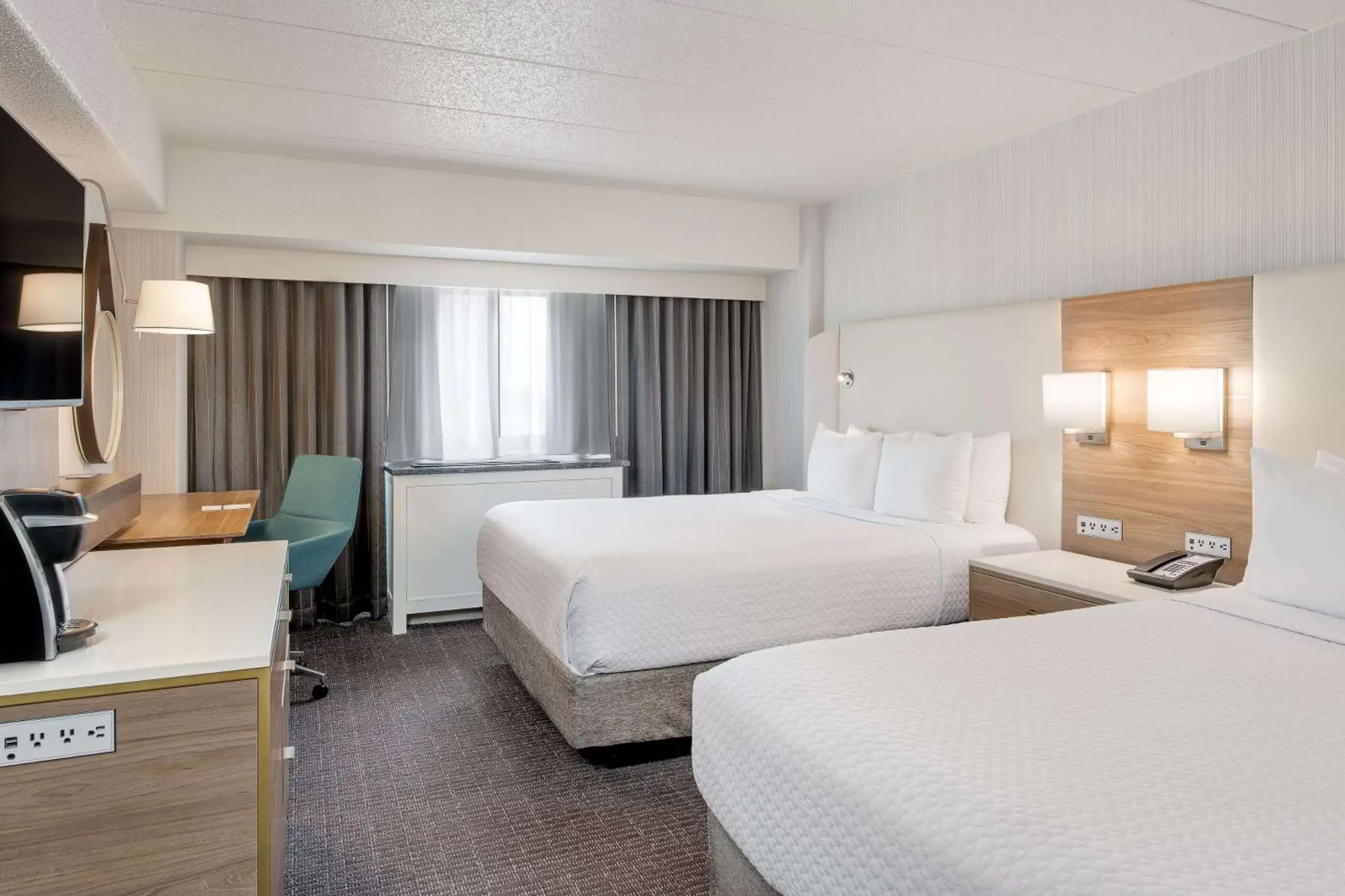 Photo of the whole room, Bed in Sonesta Columbus Downtown